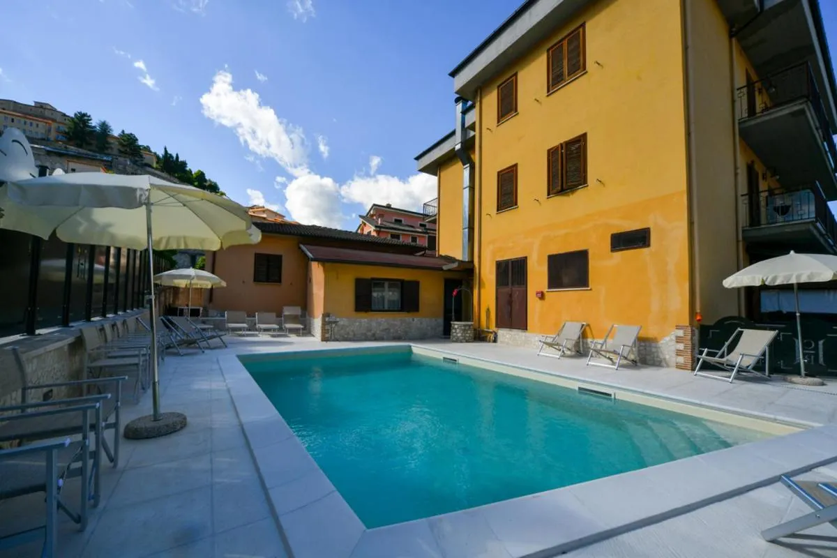 Swimming pool in Hotel Cascia Ristorante