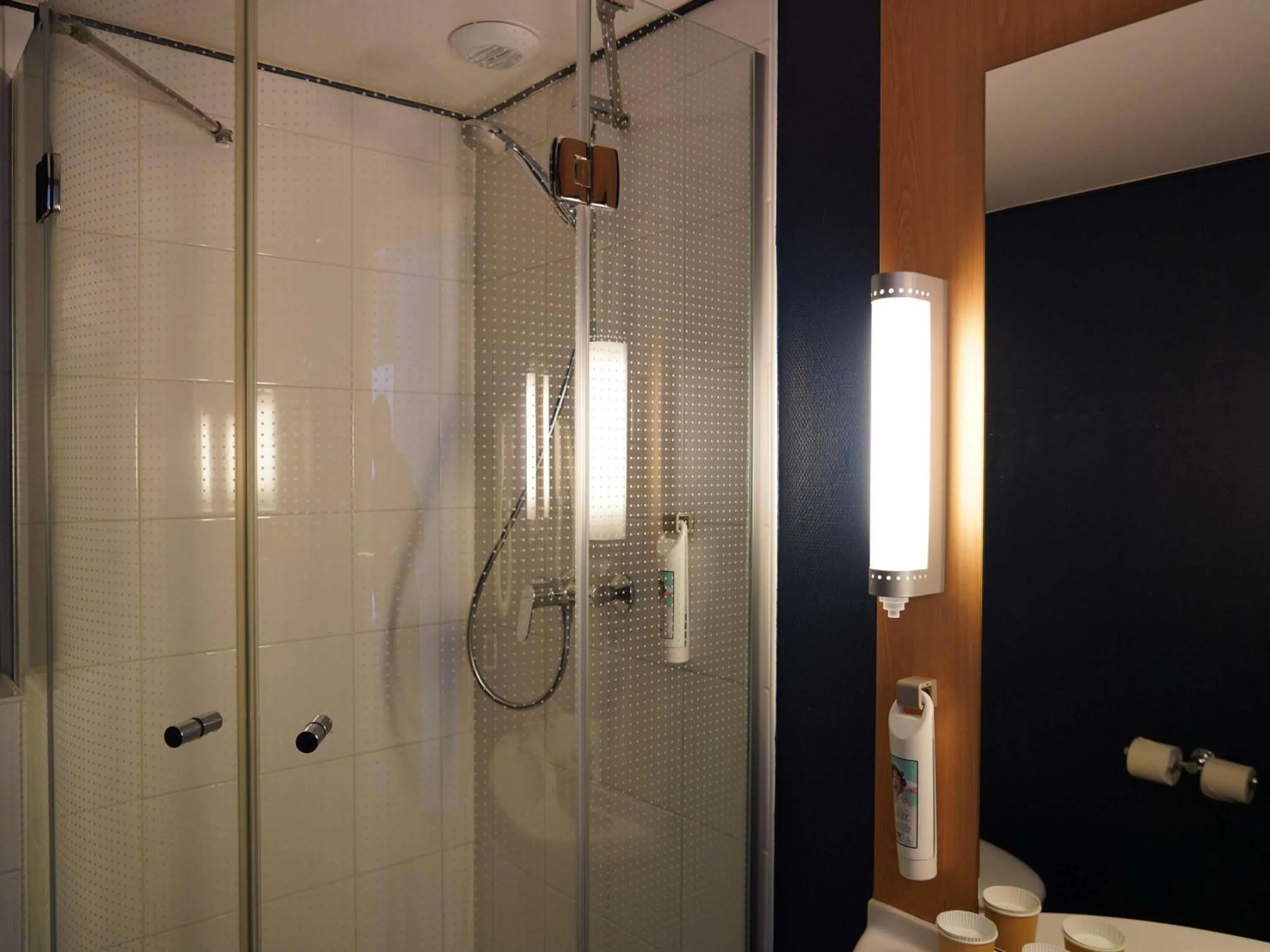 Bedroom in ibis Nice Centre Notre Dame