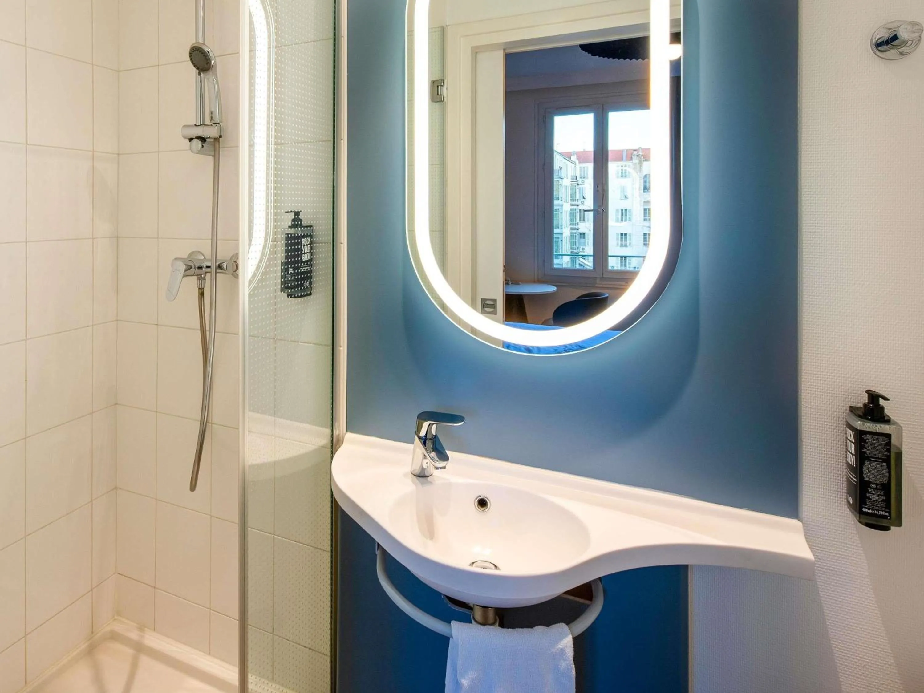 Bedroom in ibis Nice Centre Notre Dame