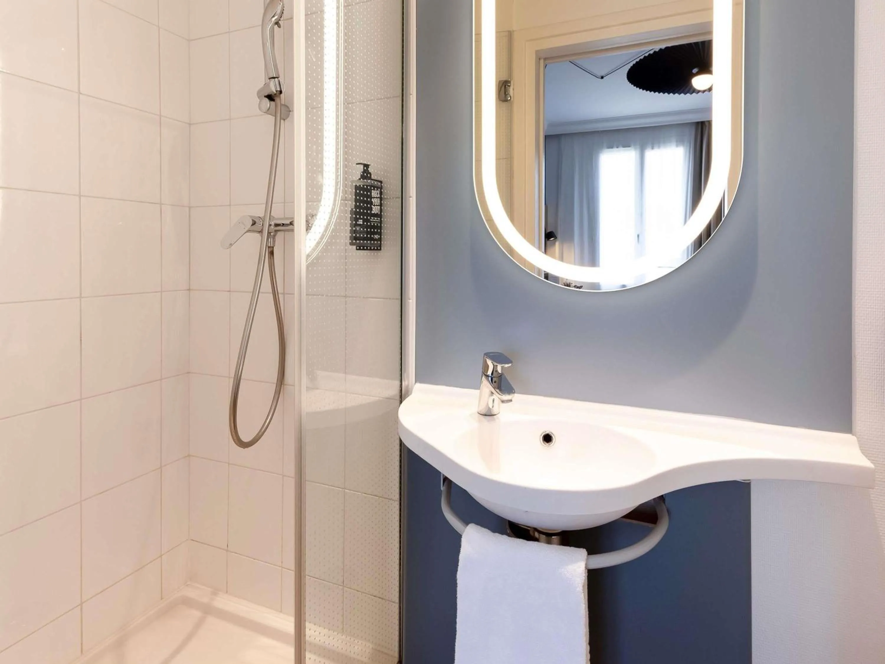 Bedroom in ibis Nice Centre Notre Dame