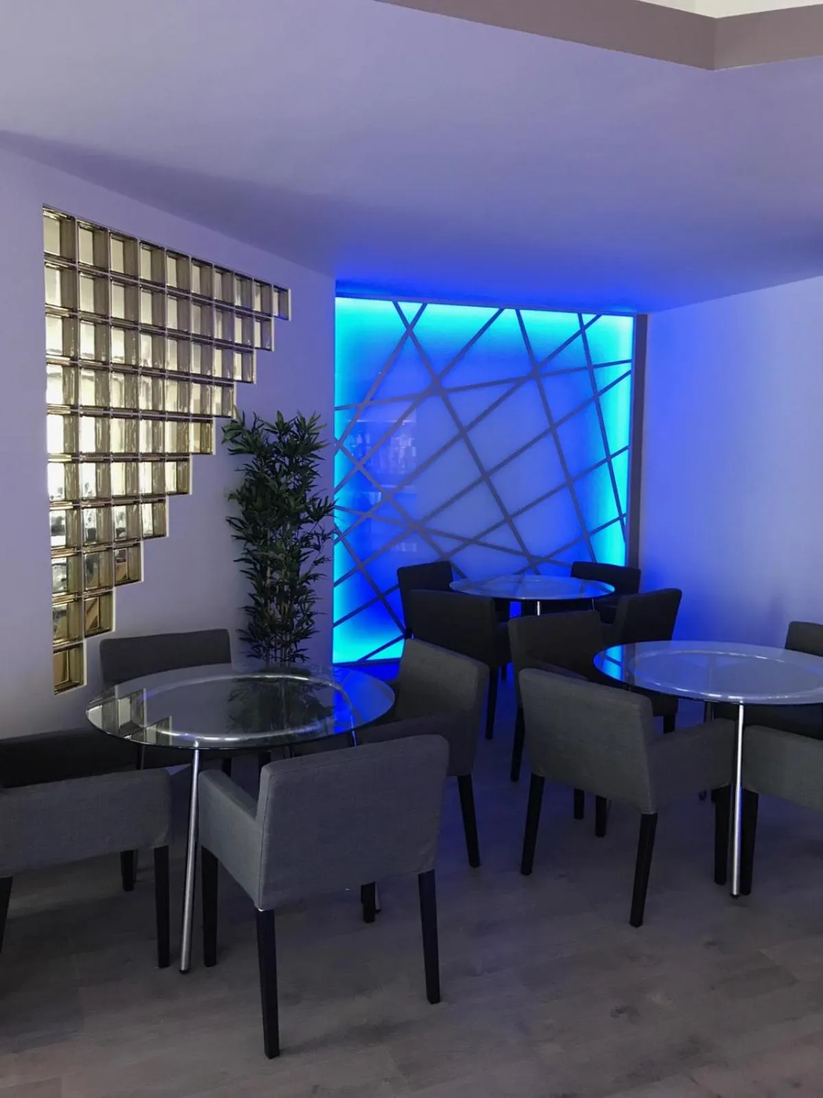 Communal lounge/ TV room in NovaHotel