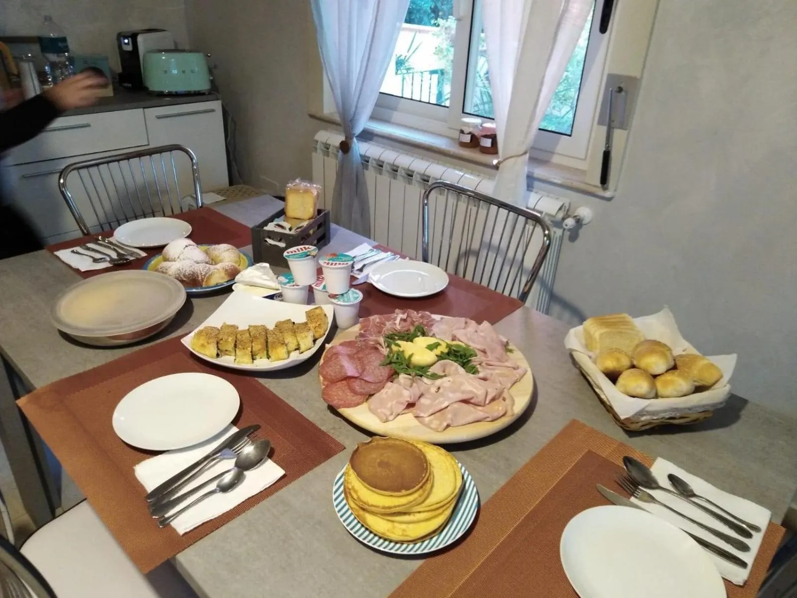 Food and drinks in Villa Rahal