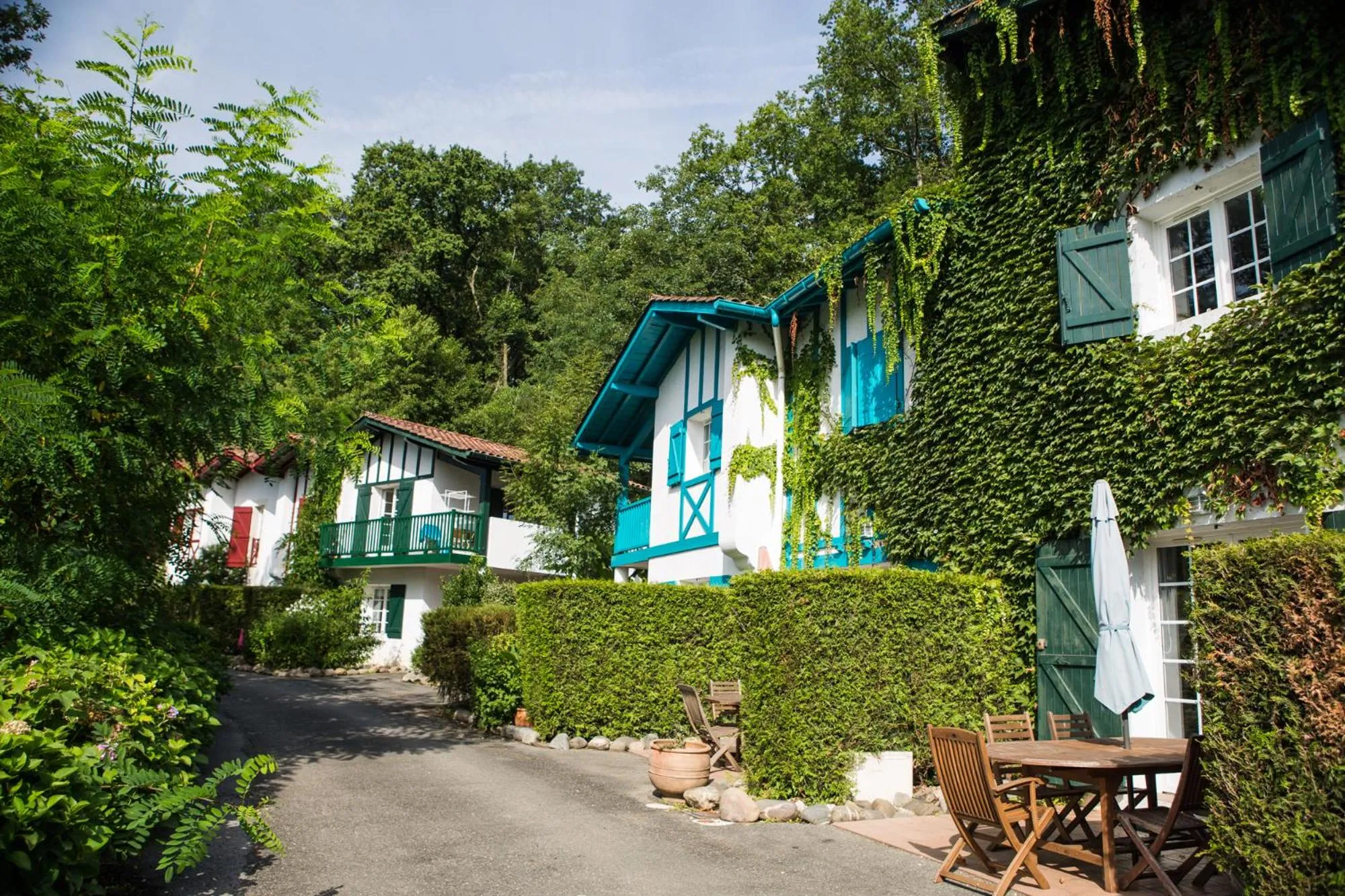 Facade/entrance in Les Collines Iduki
