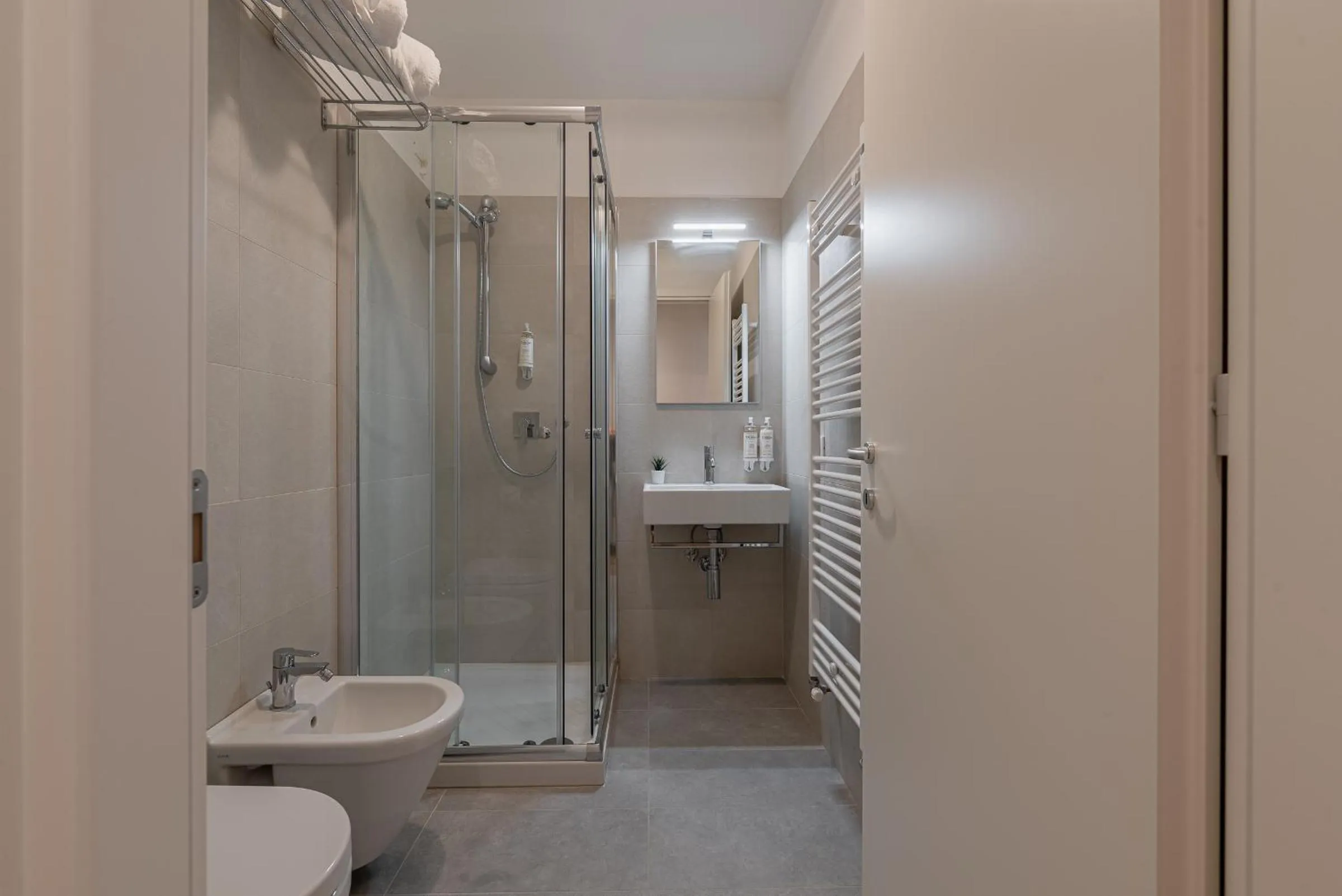 Shower in La Finestra sulle Beccarie