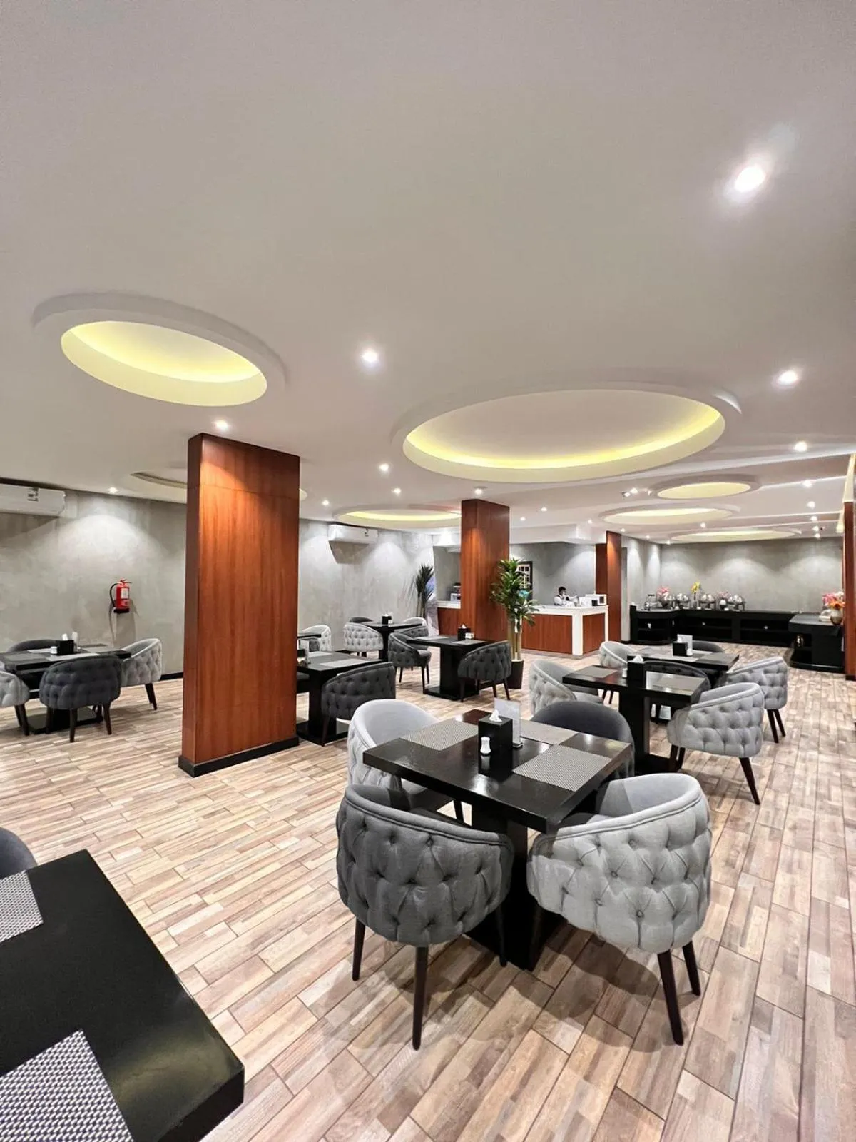 Restaurant/places to eat in Al Muhaidb Residence Al Maidan