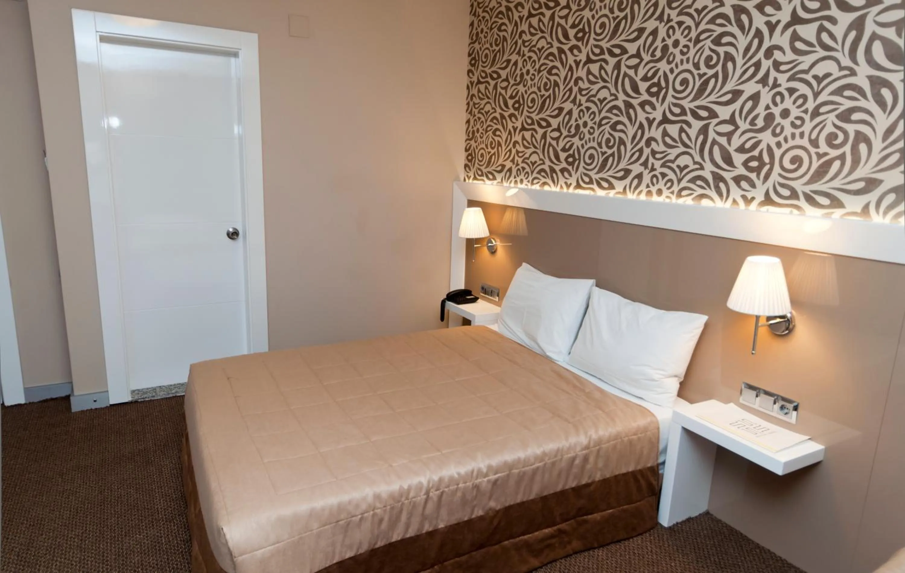 Photo of the whole room, Bed in Sultan Hotel