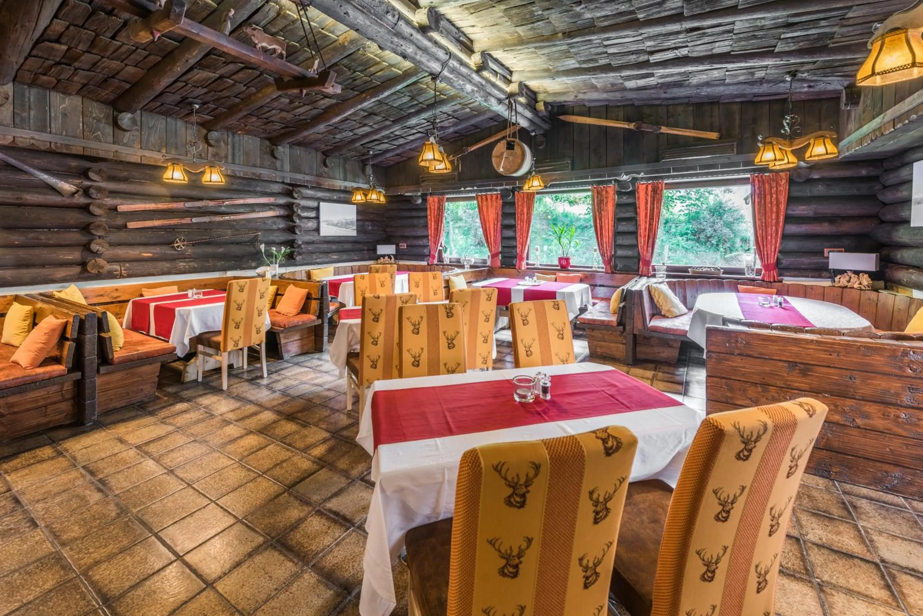 Restaurant/places to eat in Hotel Künstleralm