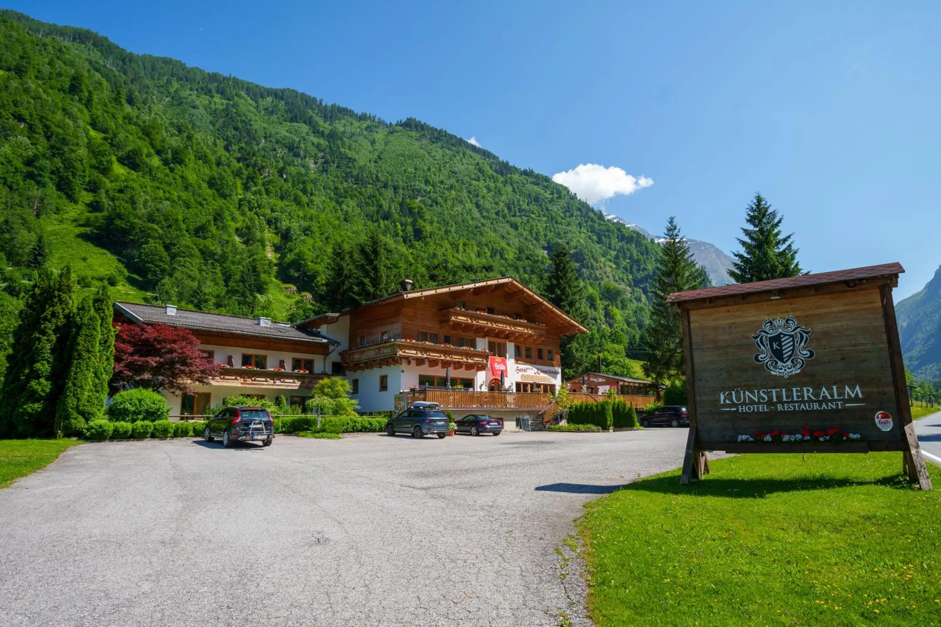 Property building in Hotel Künstleralm