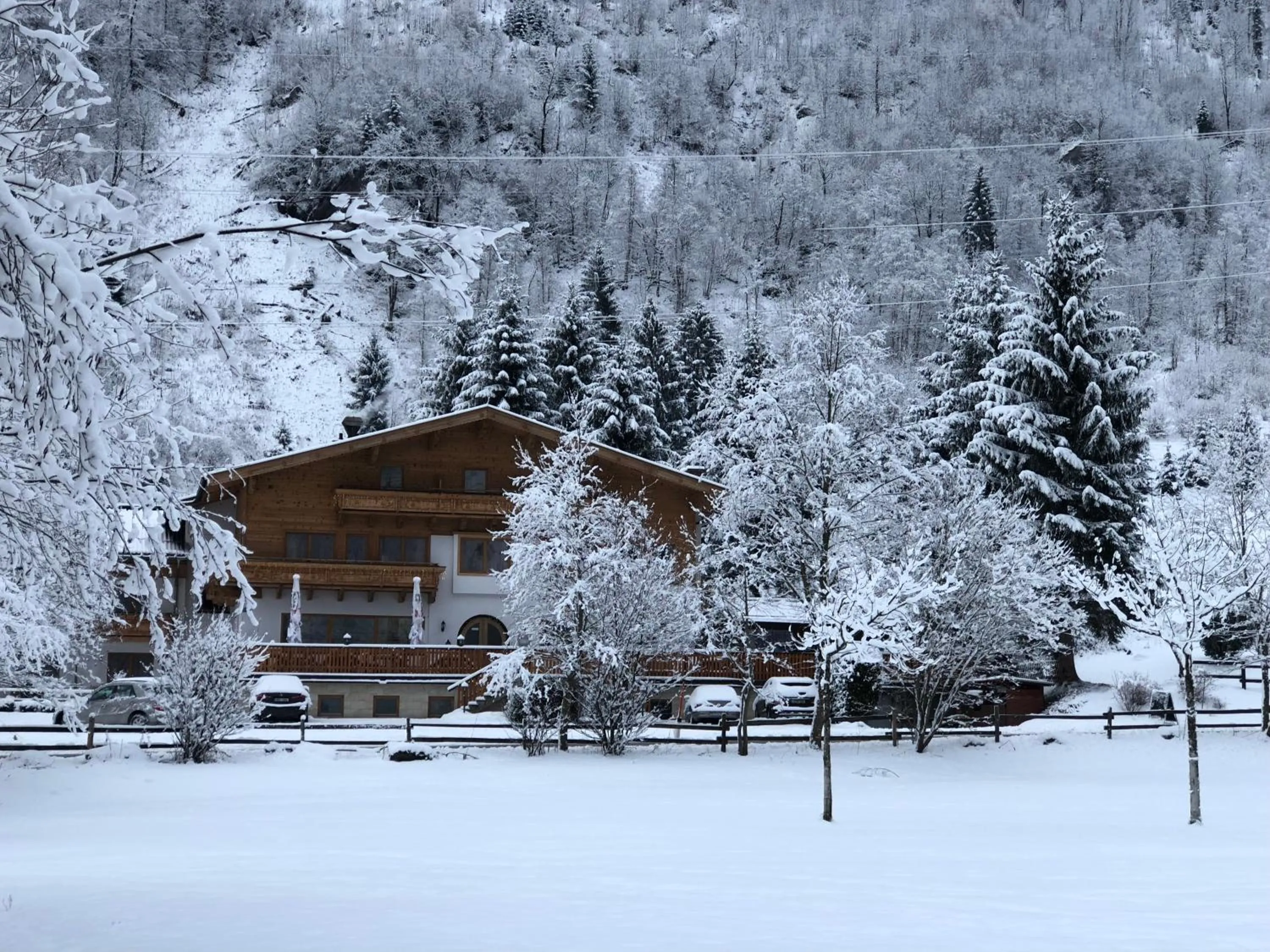 Facade/entrance in Hotel Künstleralm