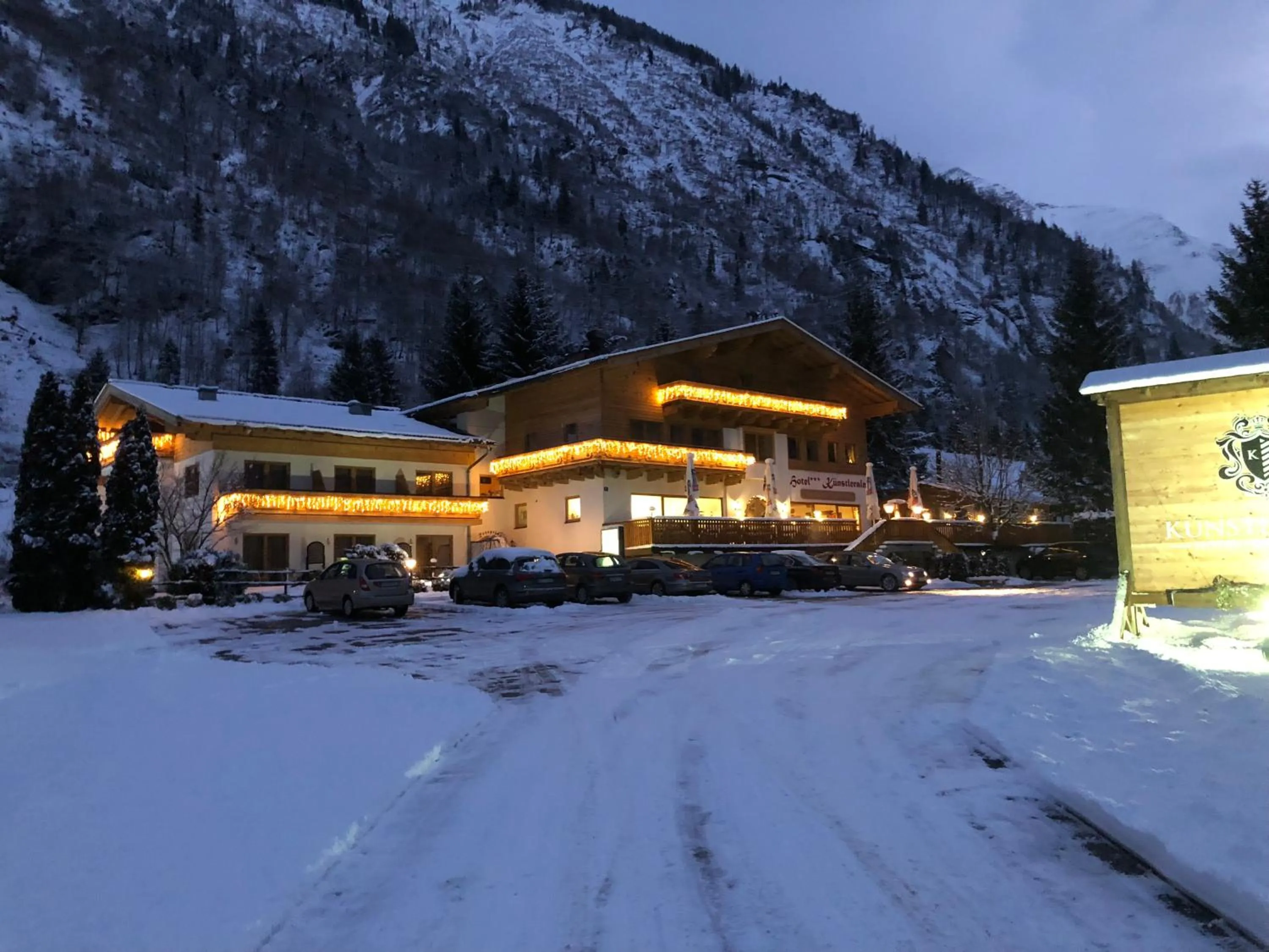Facade/entrance in Hotel Künstleralm