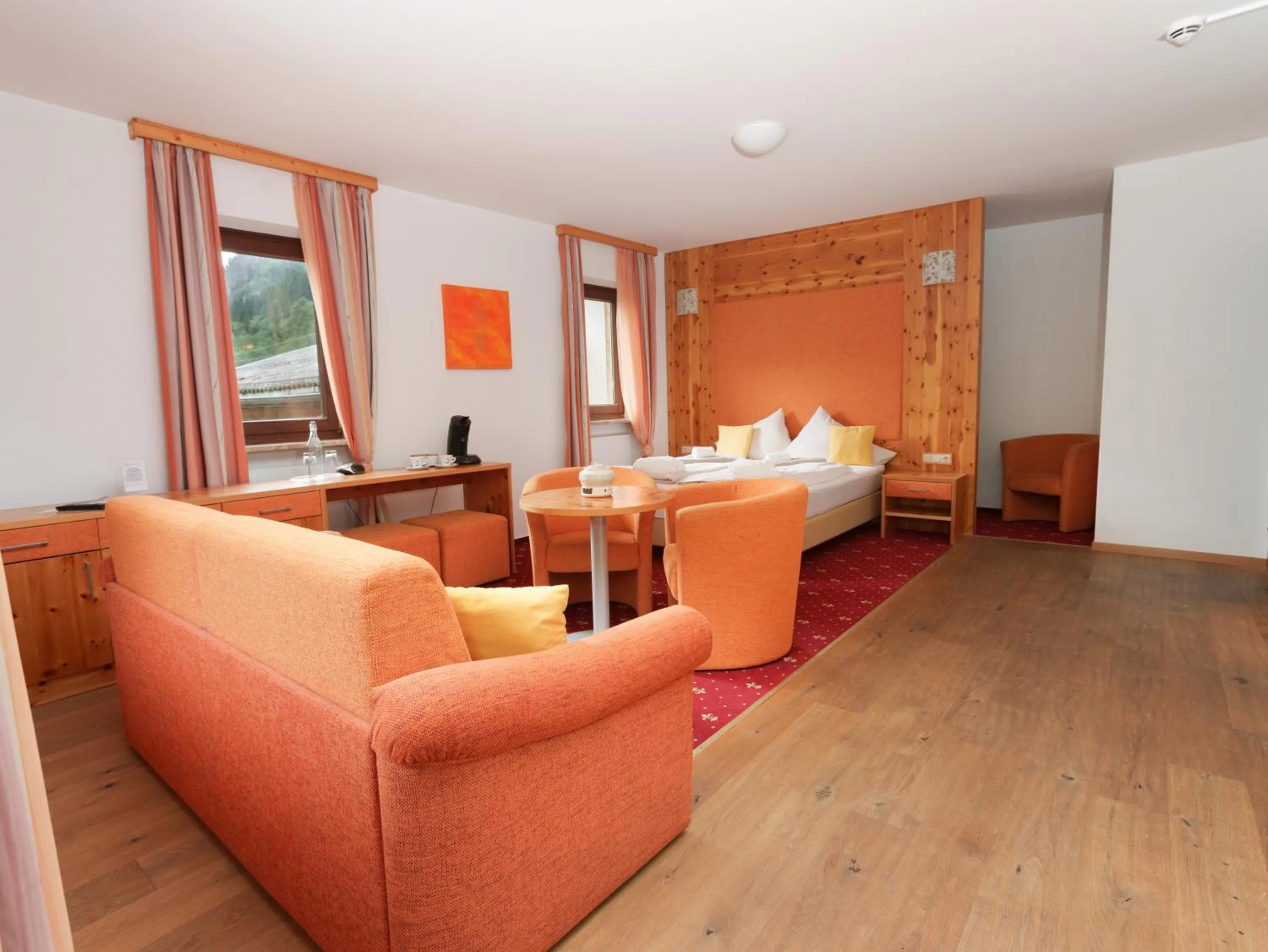 Photo of the whole room in Hotel Künstleralm