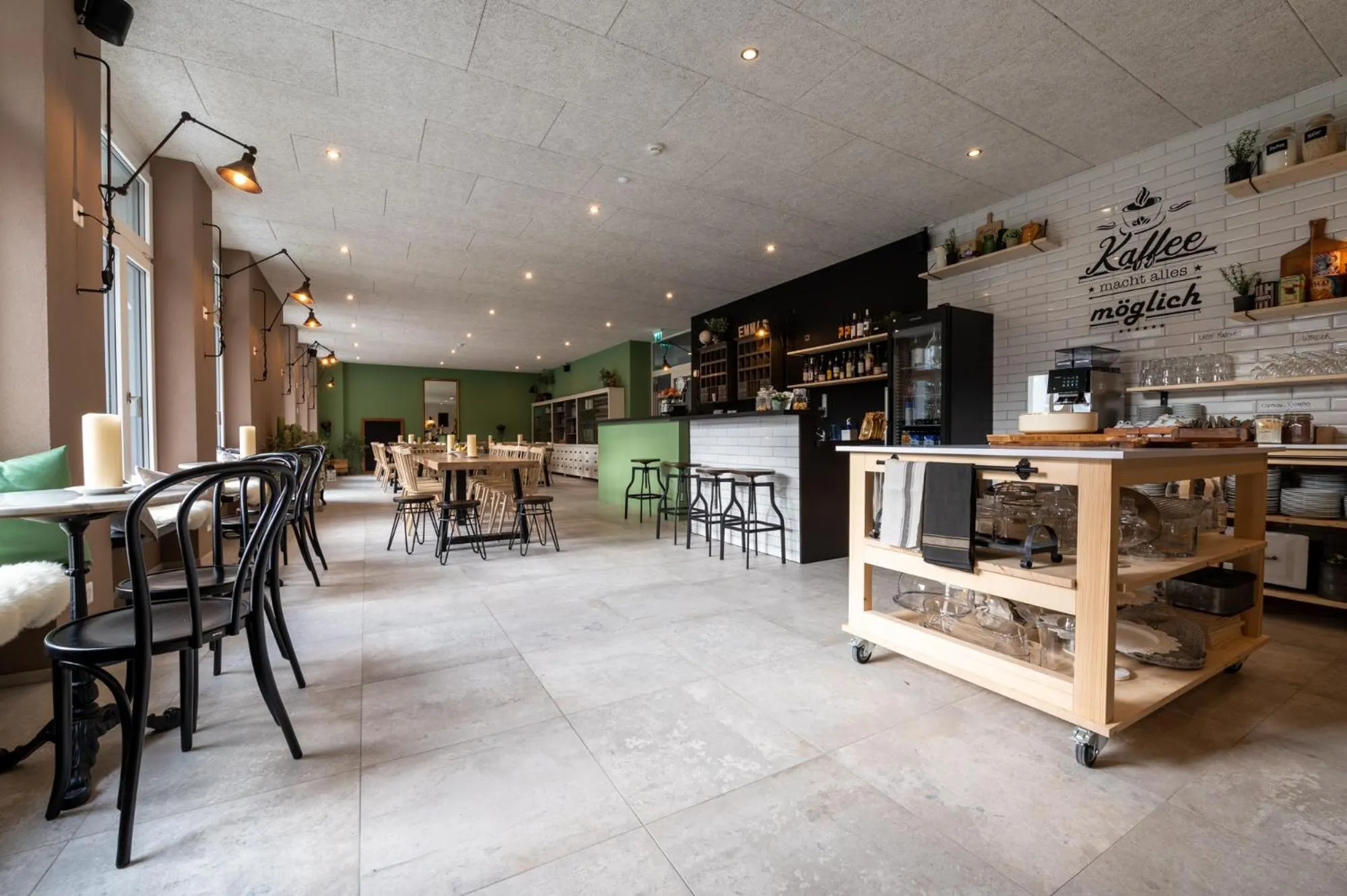 Restaurant/places to eat in Emma's B&B - Self Check-in Hotel