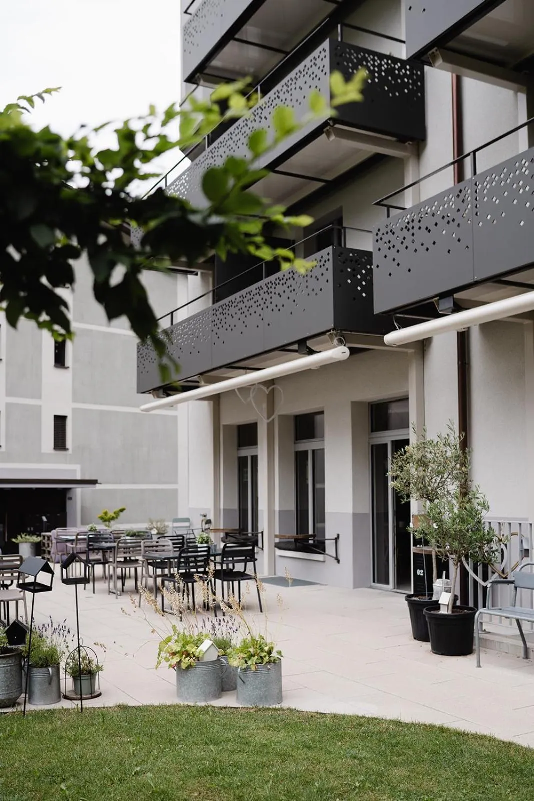 Property building in Emma's B&B - Self Check-in Hotel