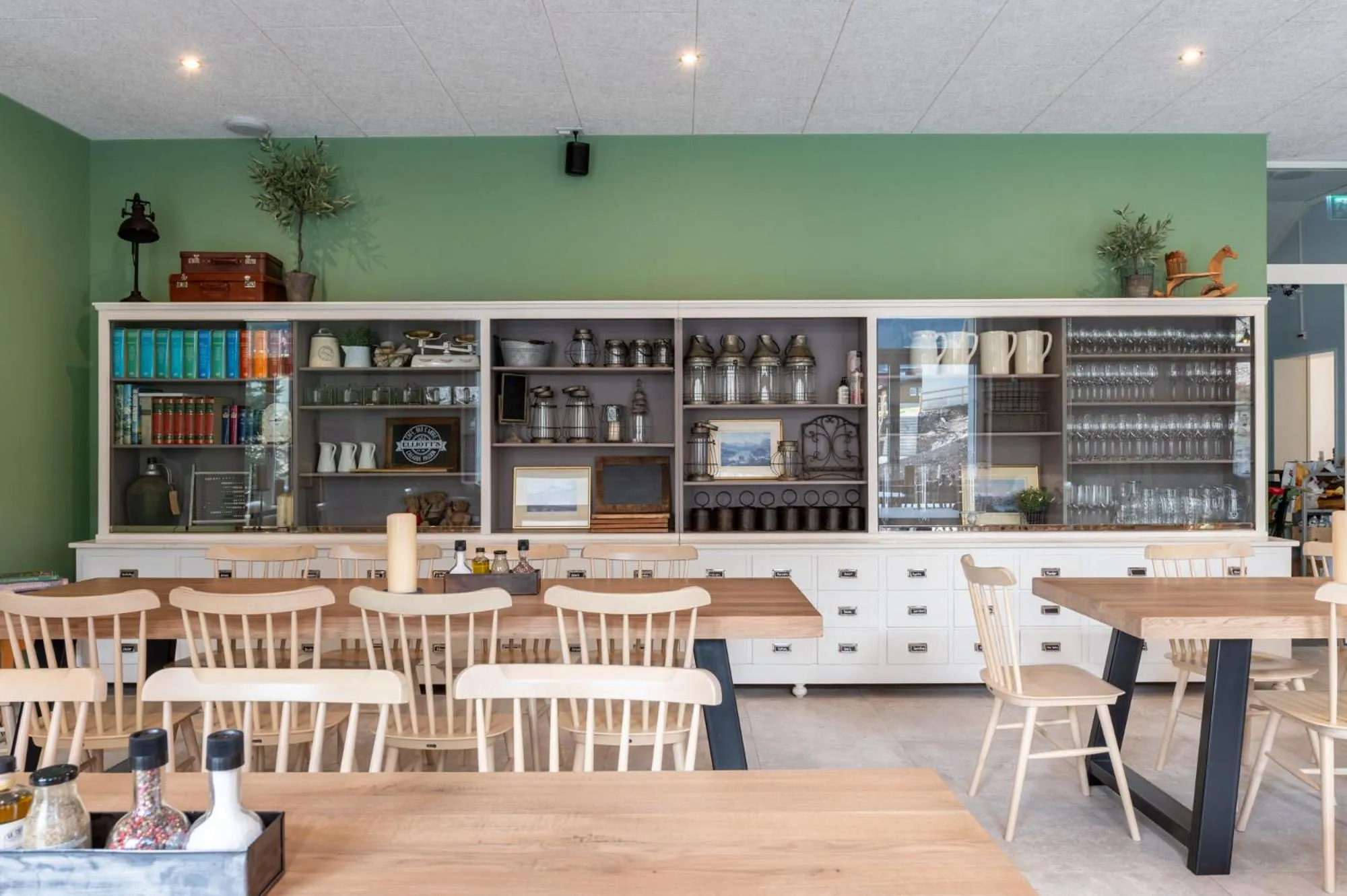 Restaurant/places to eat in Emma's B&B - Self Check-in Hotel