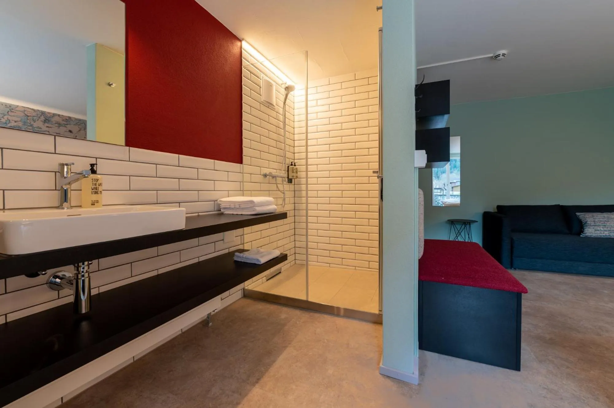 Shower in Emma's B&B - Self Check-in Hotel