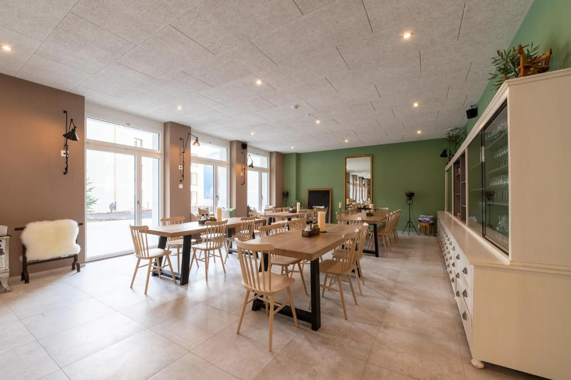 Restaurant/places to eat in Emma's B&B - Self Check-in Hotel