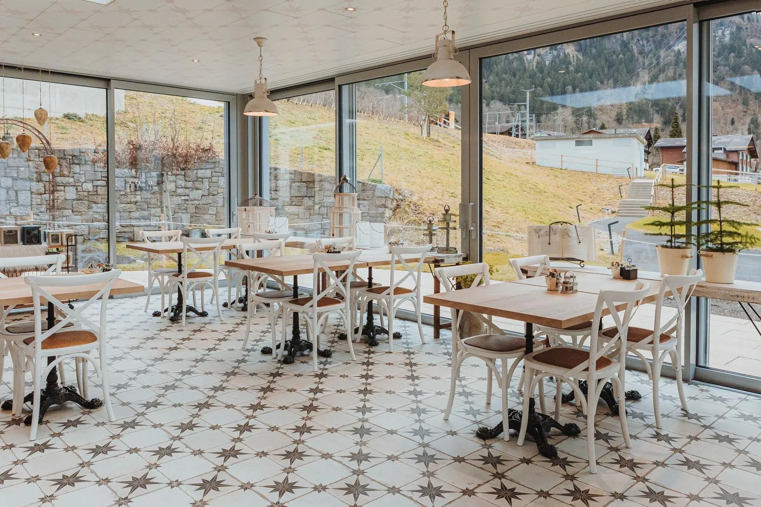 Restaurant/places to eat in Emma's B&B - Self Check-in Hotel