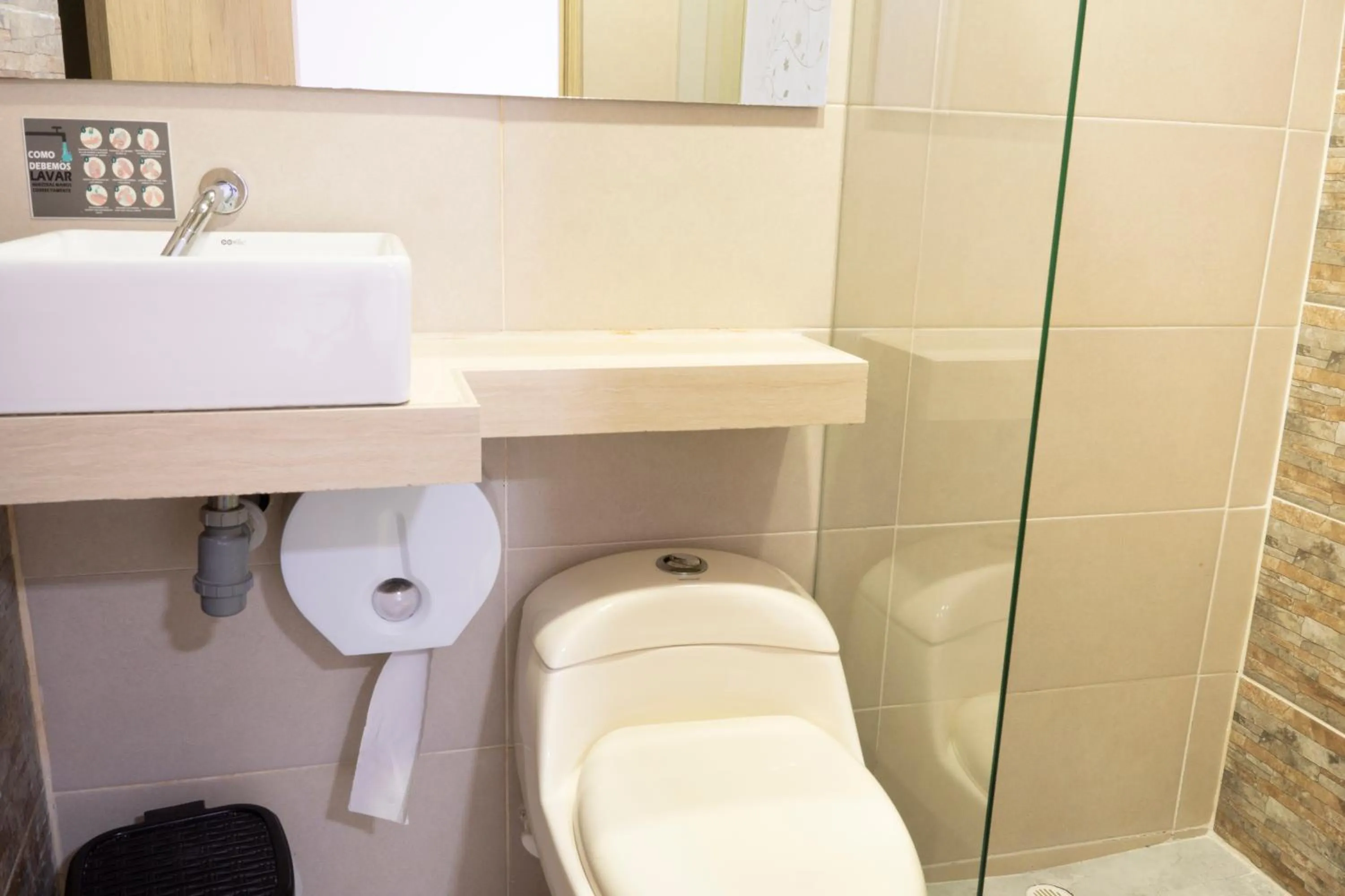 Toilet in Hotel Colores Boutique