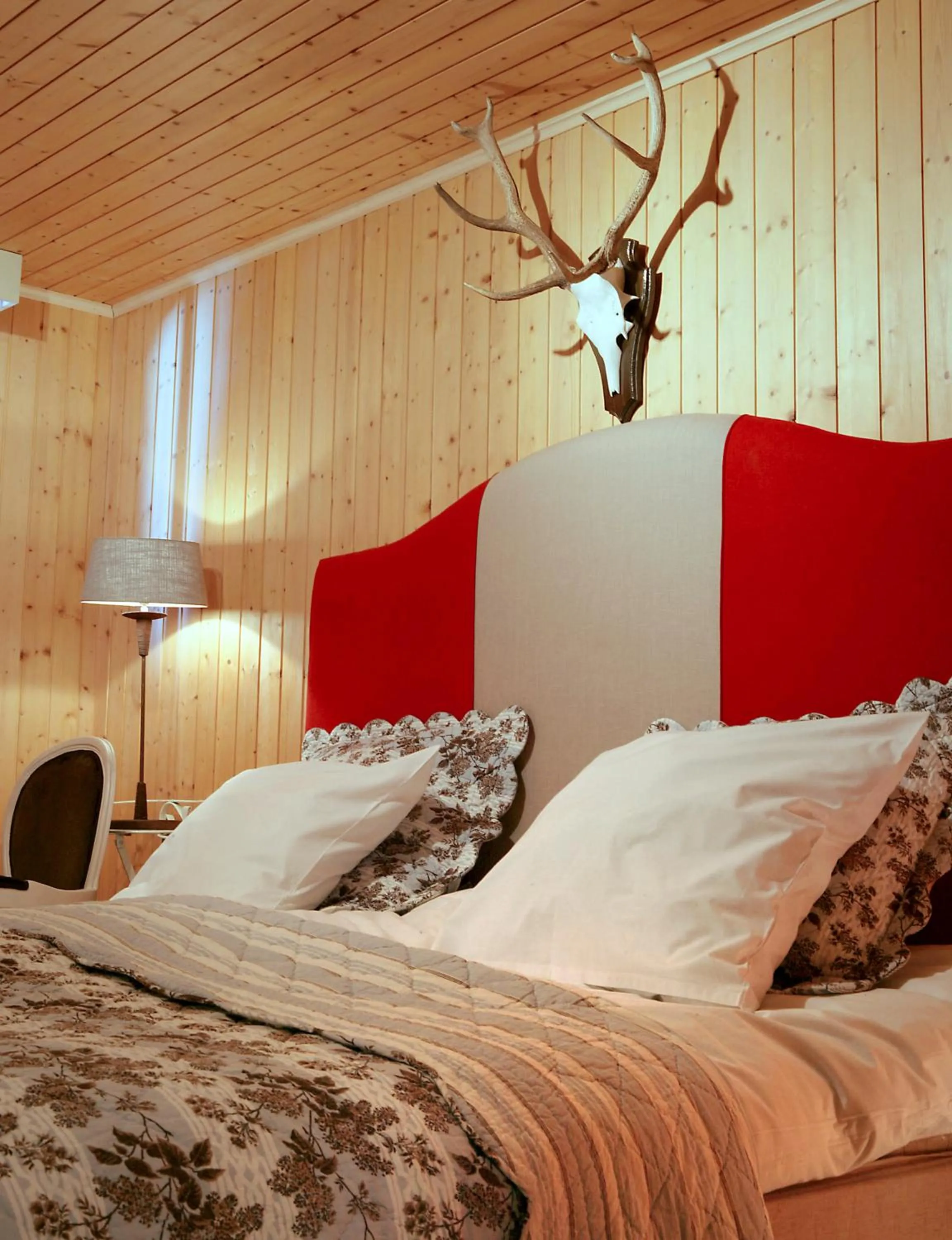 Bed in Hamilton Lodge & Spa