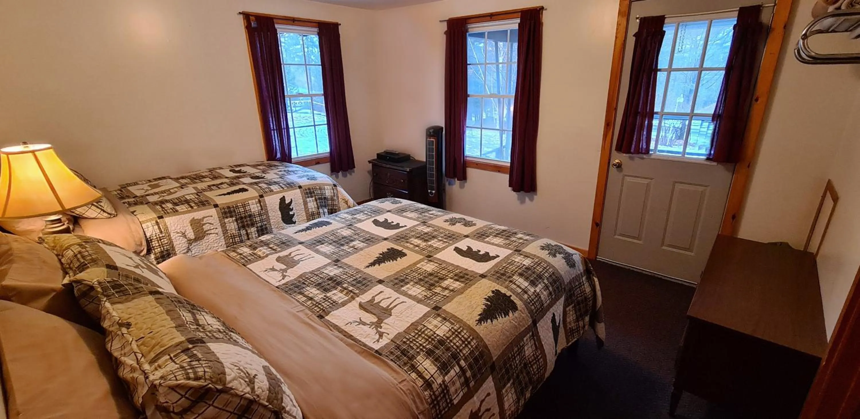 Bedroom, Bed in The Wilderness Inn: Chalets