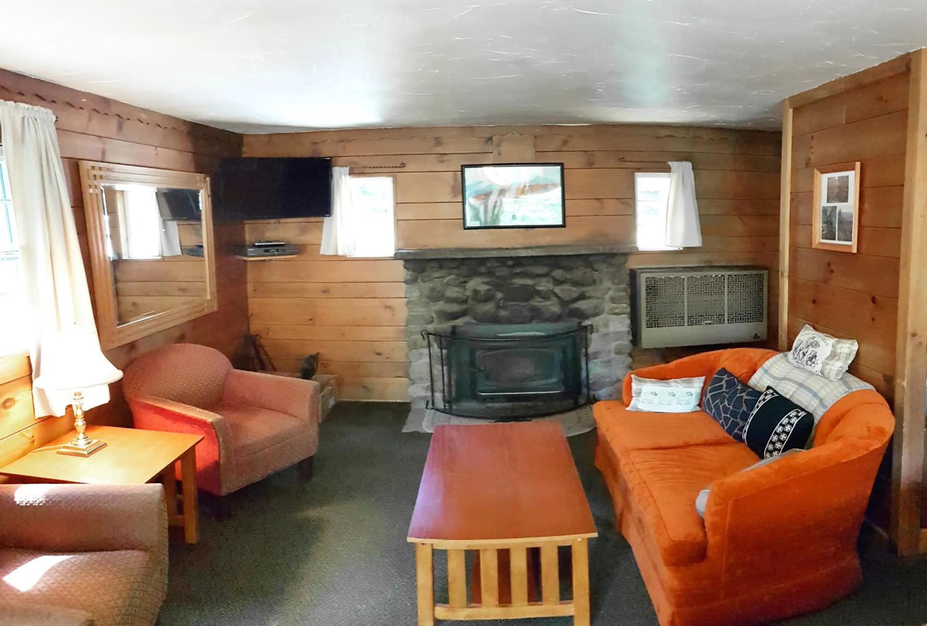 Living room in The Wilderness Inn: Chalets