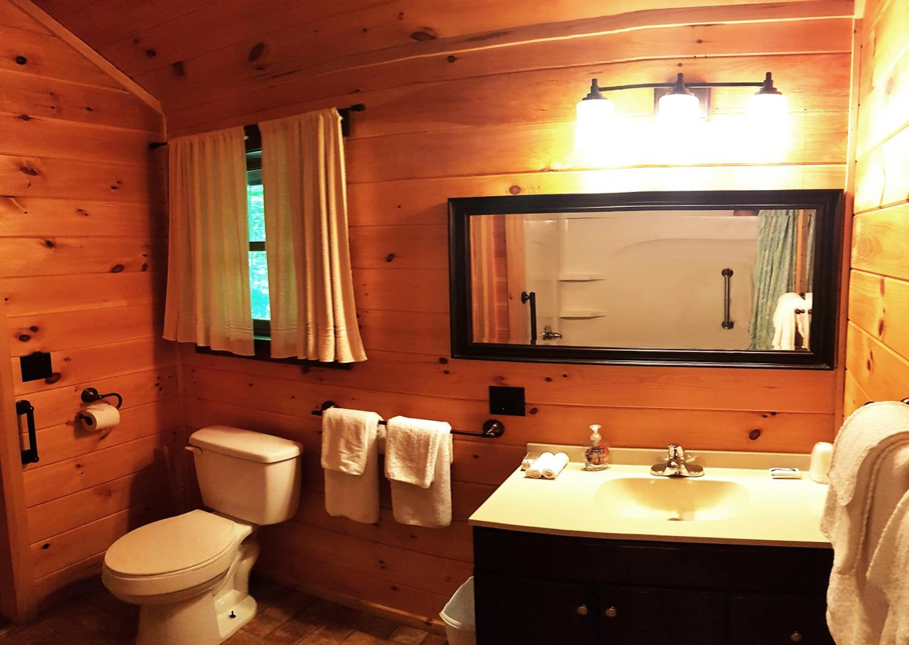 Bathroom in The Wilderness Inn: Chalets