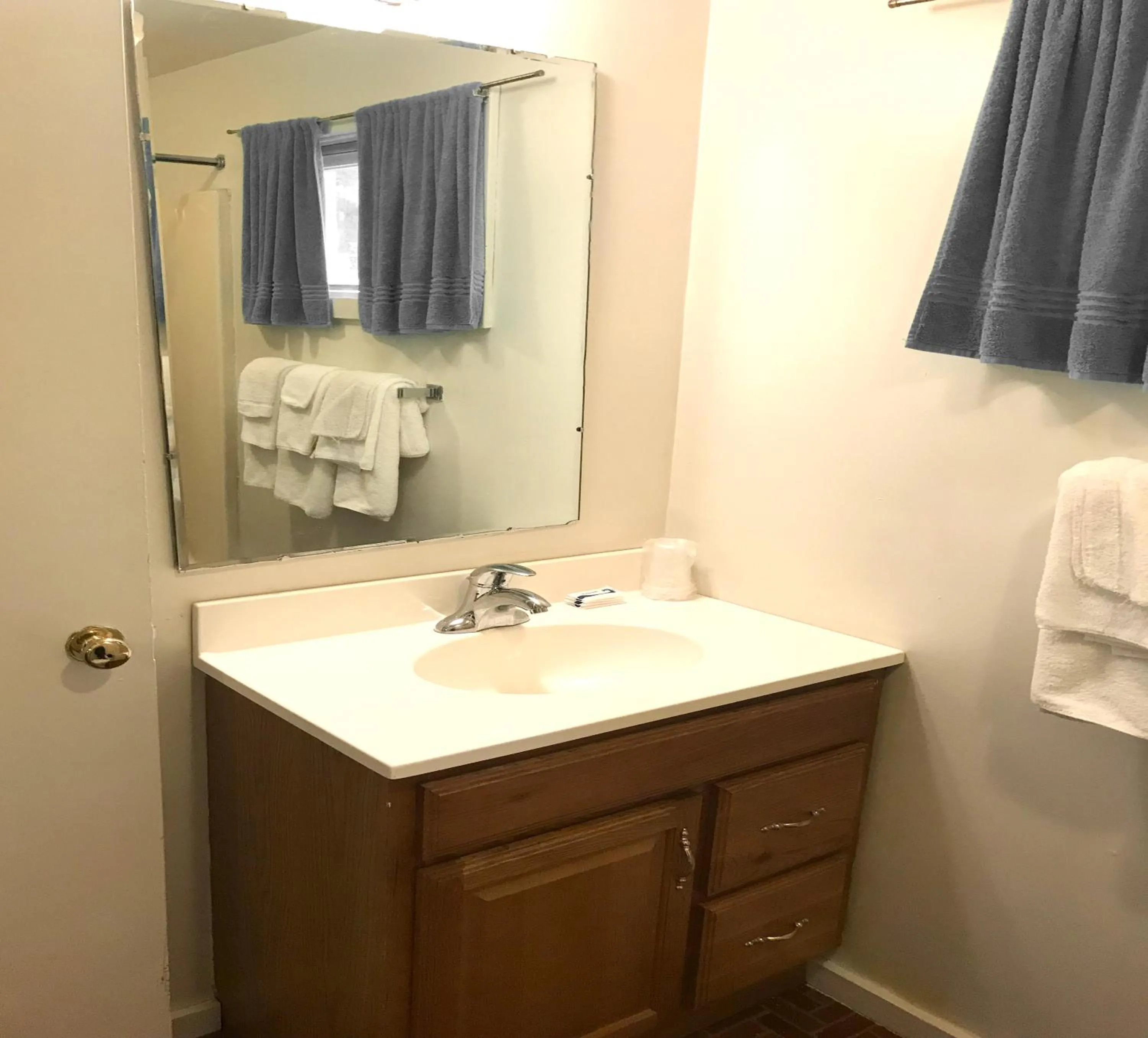 Bathroom in The Wilderness Inn: Chalets