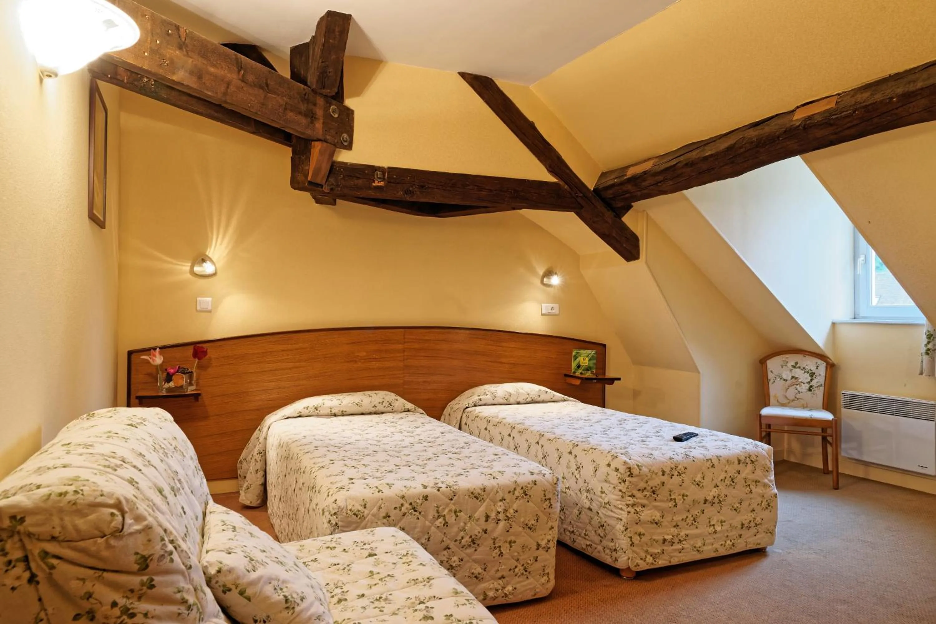 Bedroom, Bed in Logis Des Trois Maures