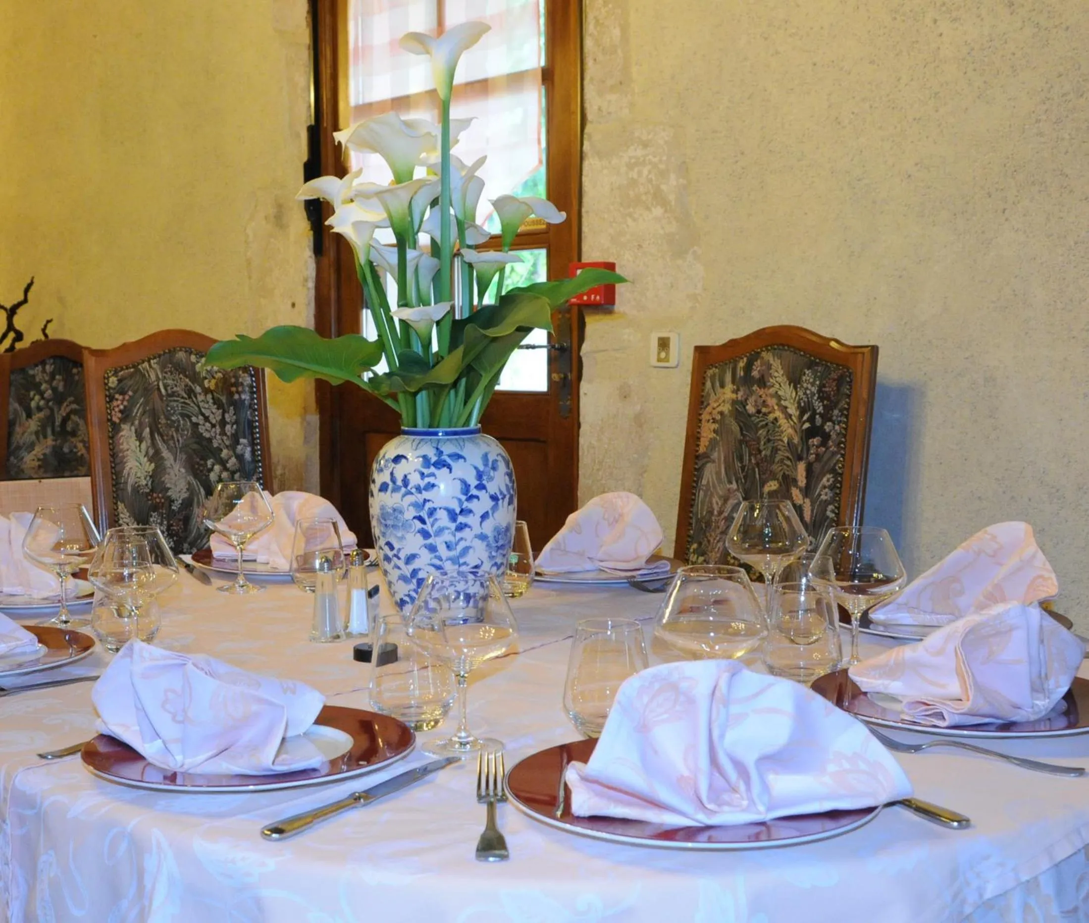 Restaurant/places to eat in Logis Des Trois Maures