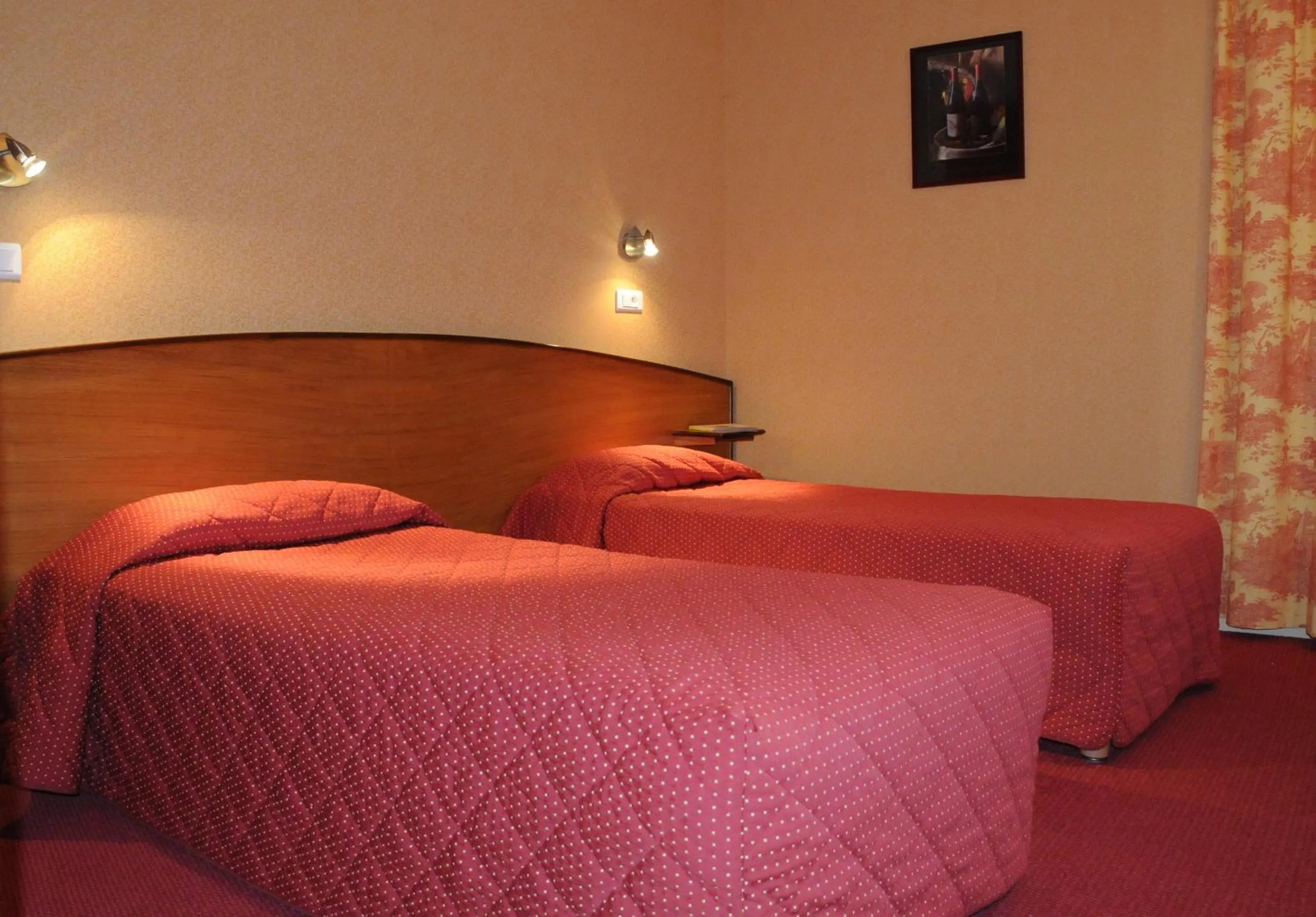 Bedroom, Bed in Logis Des Trois Maures