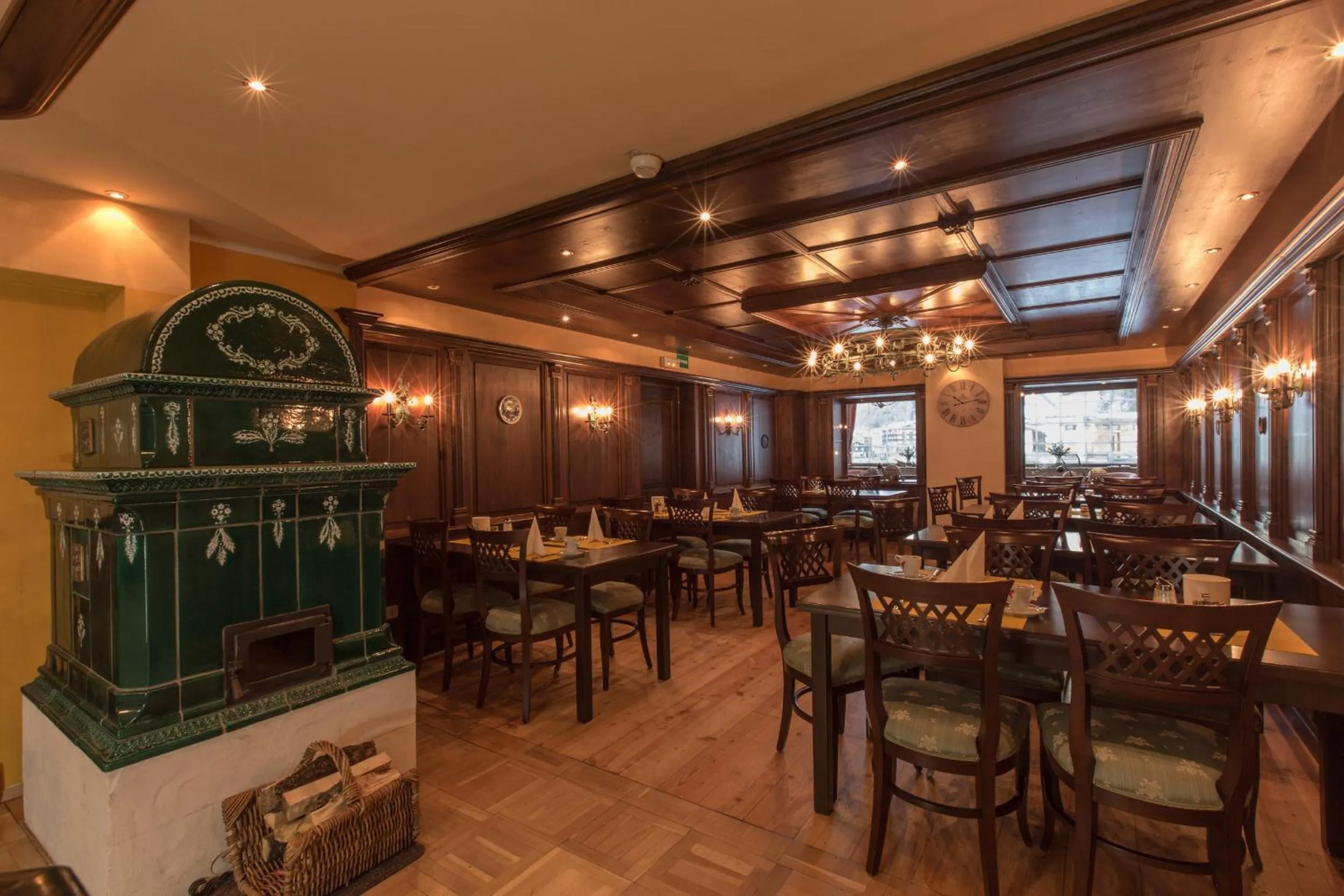 Restaurant/places to eat in Hotel Kaiservilla