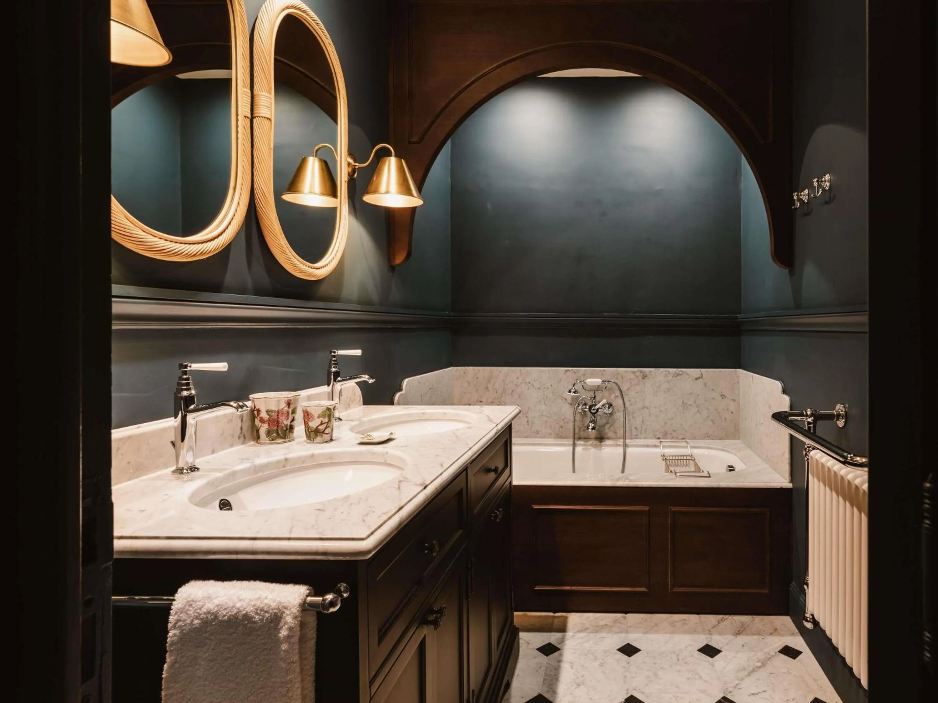 Property building in Abbaye Des Vaux De Cernay