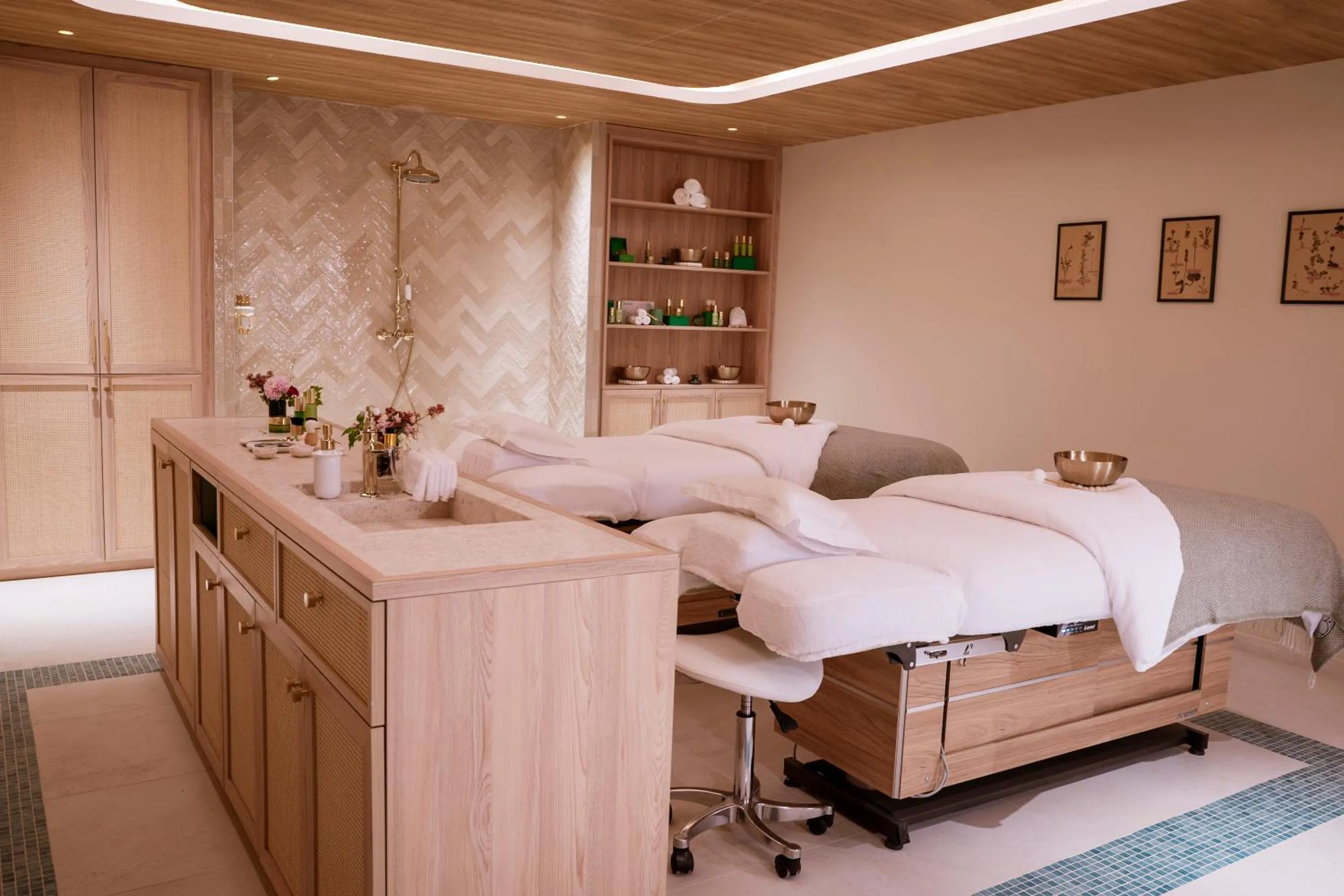 Massage, Bed in Abbaye Des Vaux De Cernay