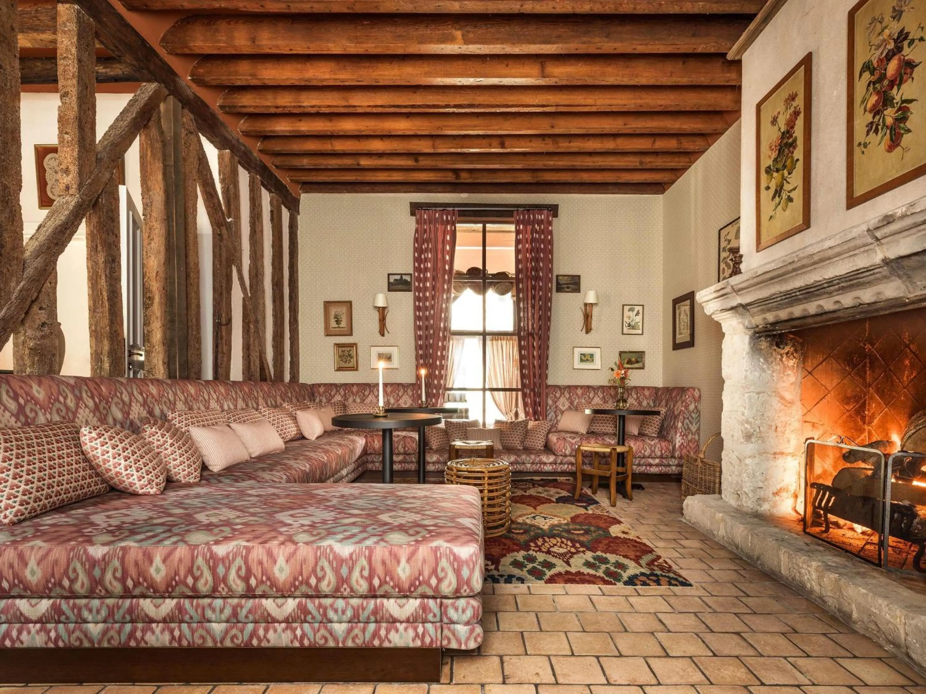 Lounge or bar in Abbaye Des Vaux De Cernay