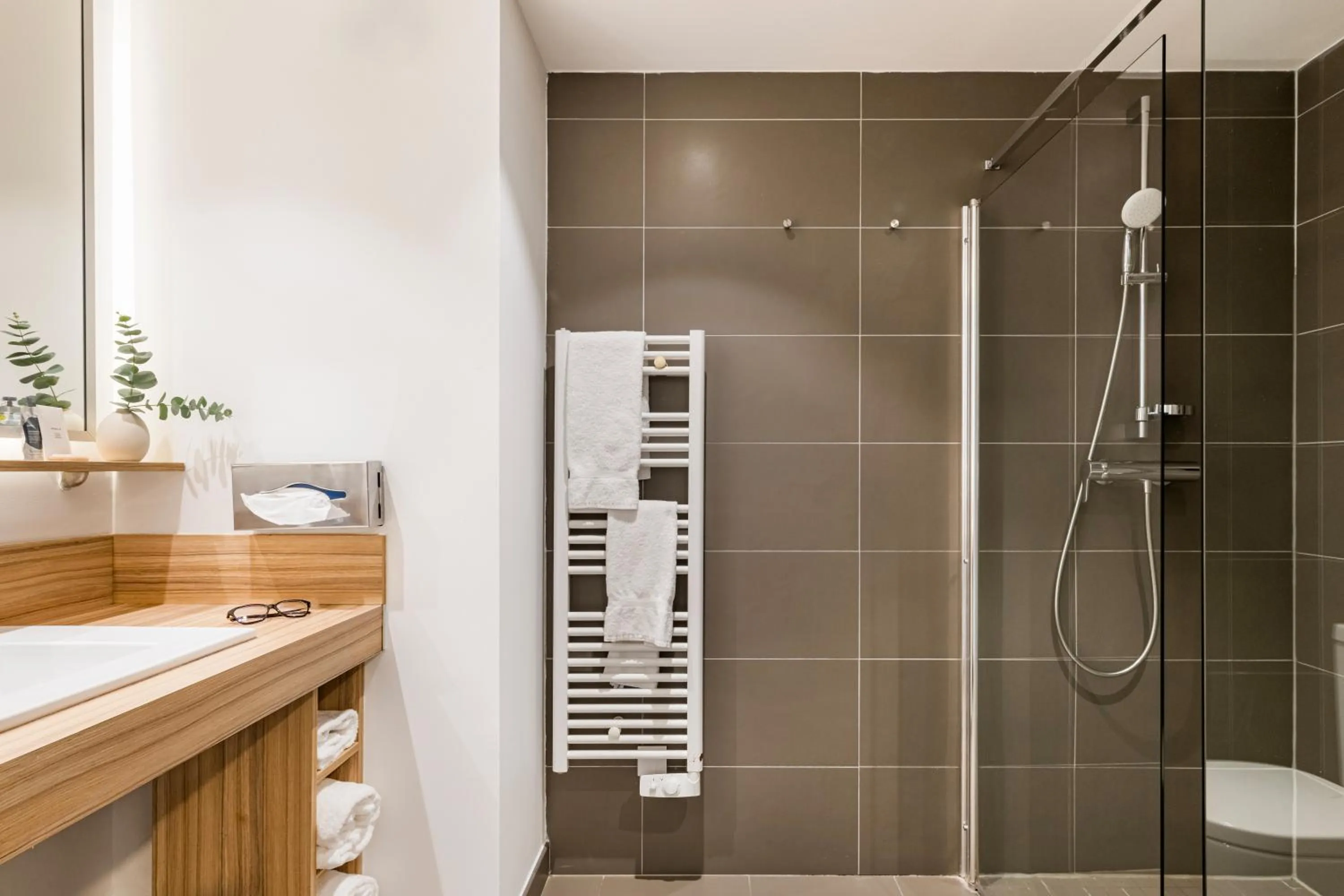 Shower in Appart hôtel Q7 Lodge Lyon 7