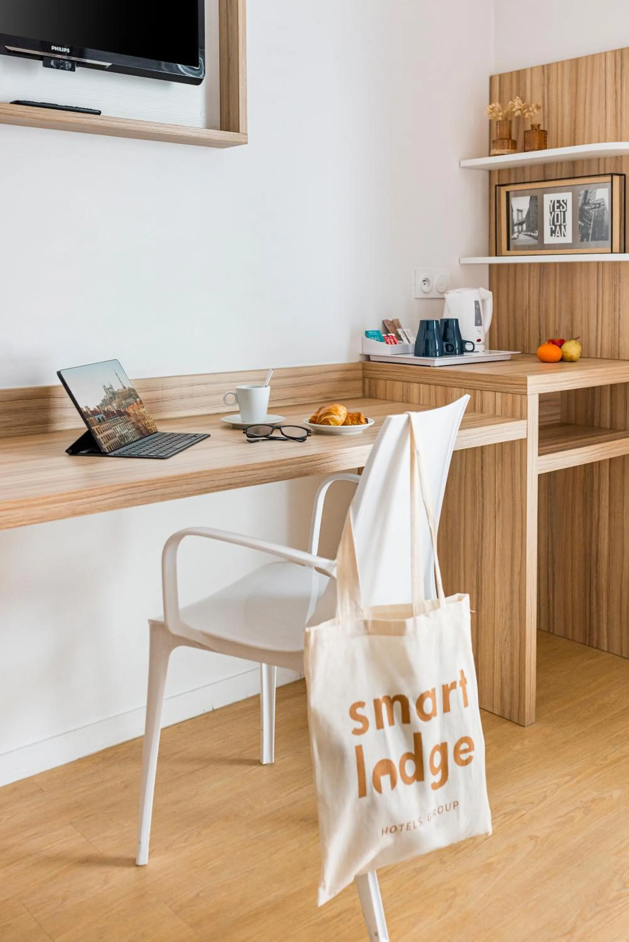 TV and multimedia in Appart hôtel Q7 Lodge Lyon 7