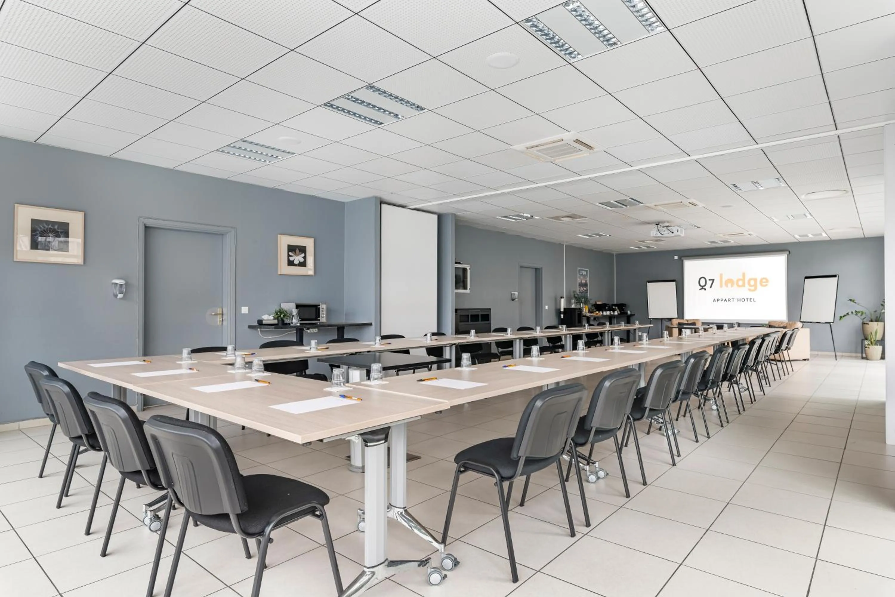 TV and multimedia in Appart hôtel Q7 Lodge Lyon 7