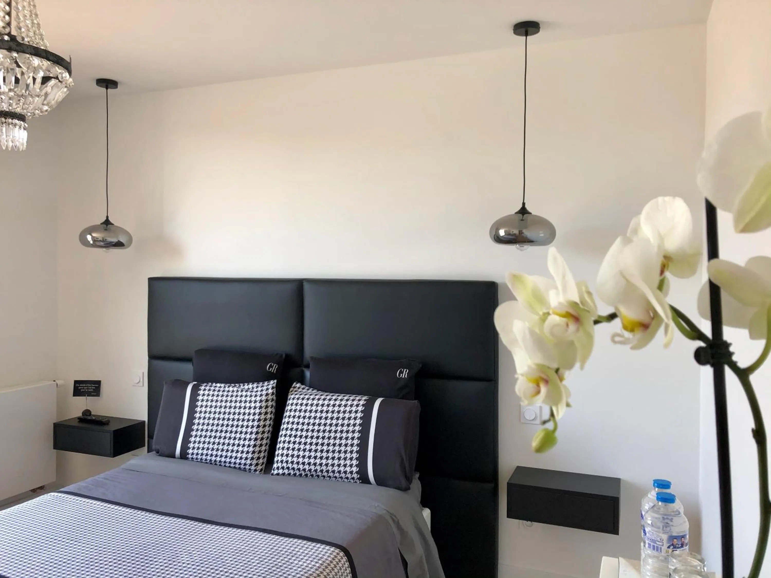 Photo of the whole room, Bed in HÔTELYA - Lille Villeneuve d'Ascq