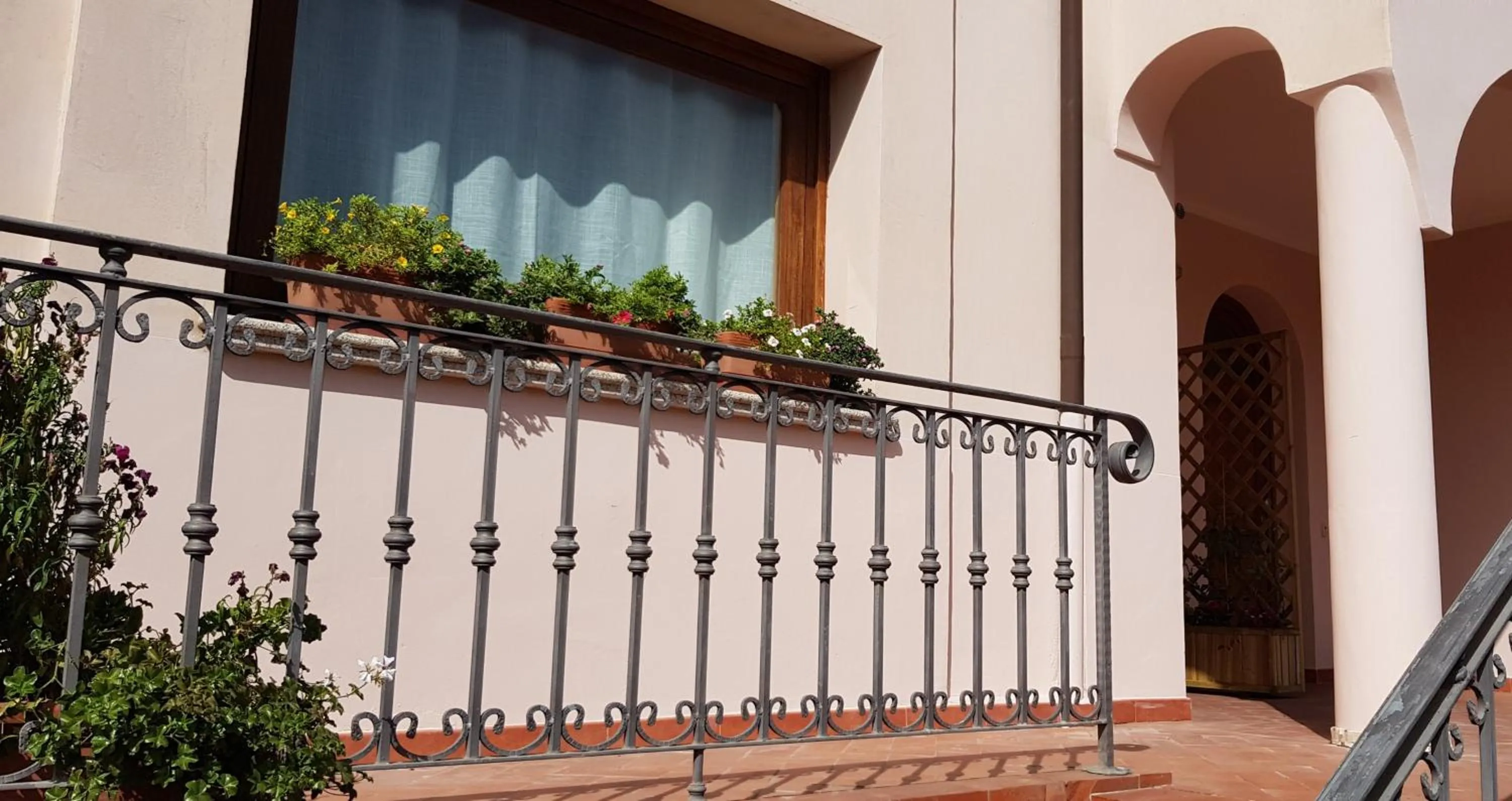 Facade/entrance in Le pavoncelle blu