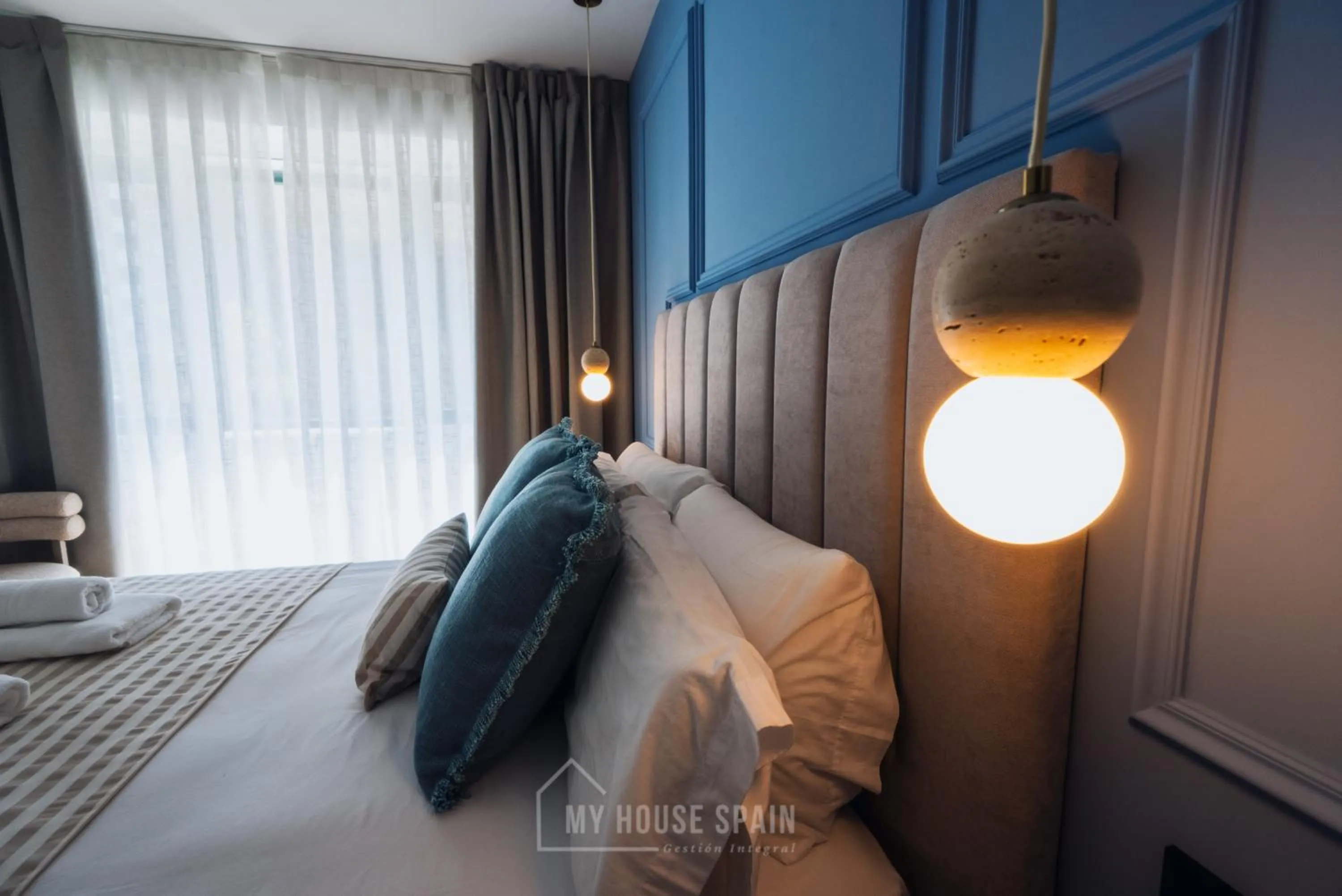 Bed in Hotel Central by MyHouseSpain