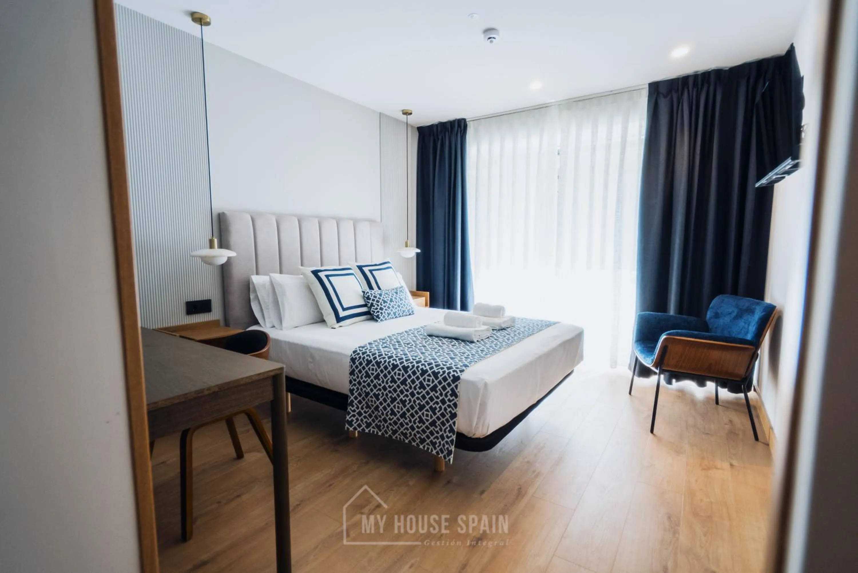 Bed in Hotel Central by MyHouseSpain