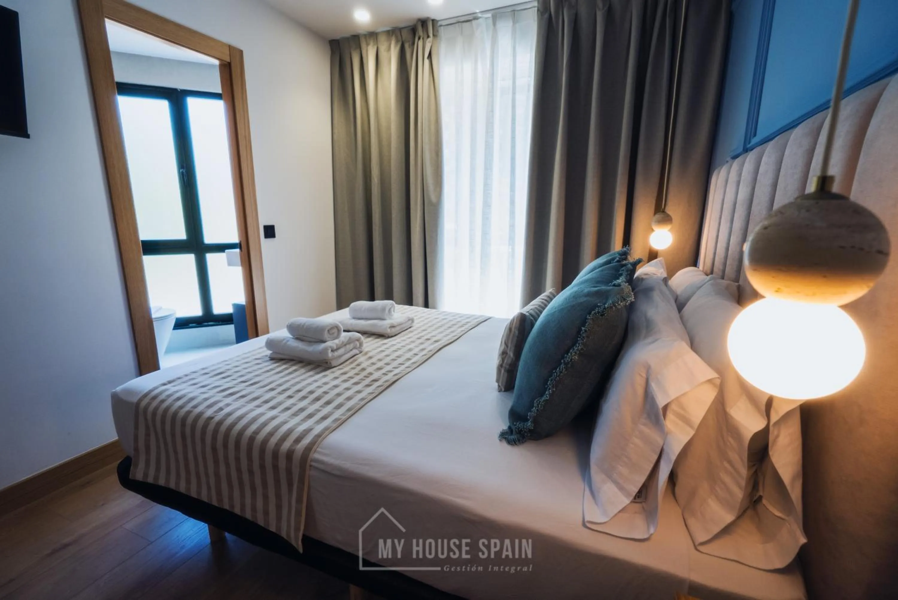 Bed in Hotel Central by MyHouseSpain