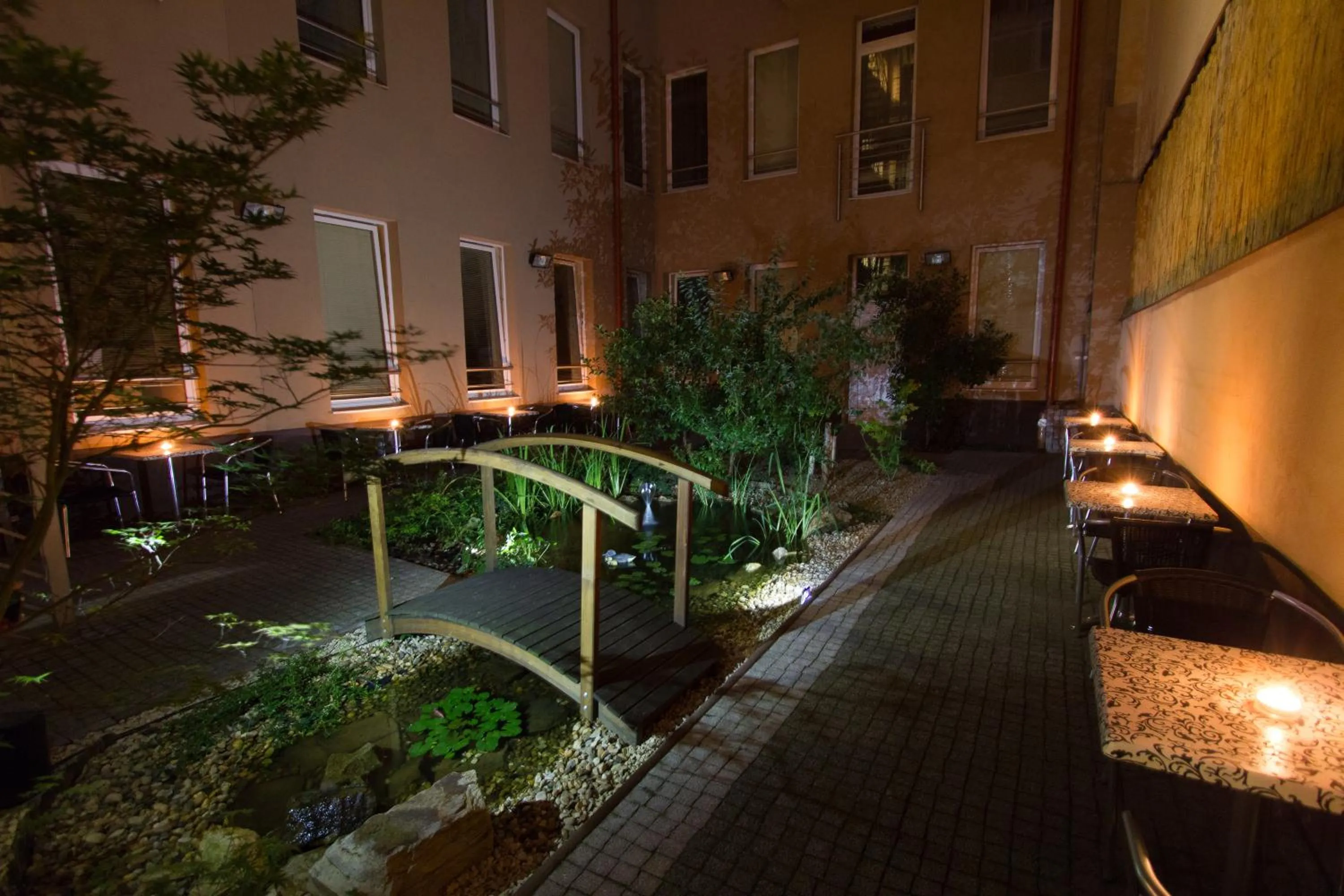 Garden in Six Inn Hotel Budapest