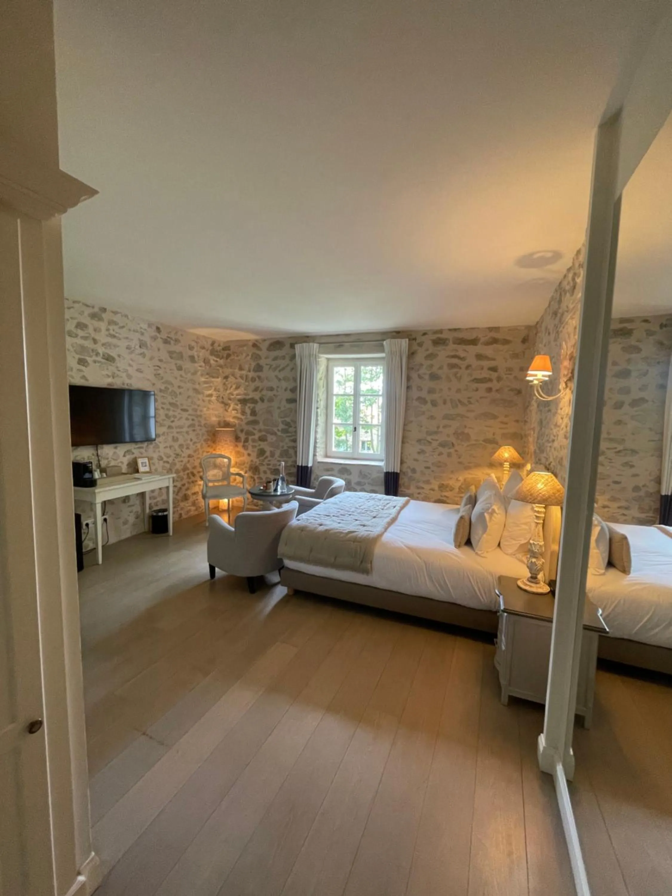 Bed in Château Les Oliviers de Salettes