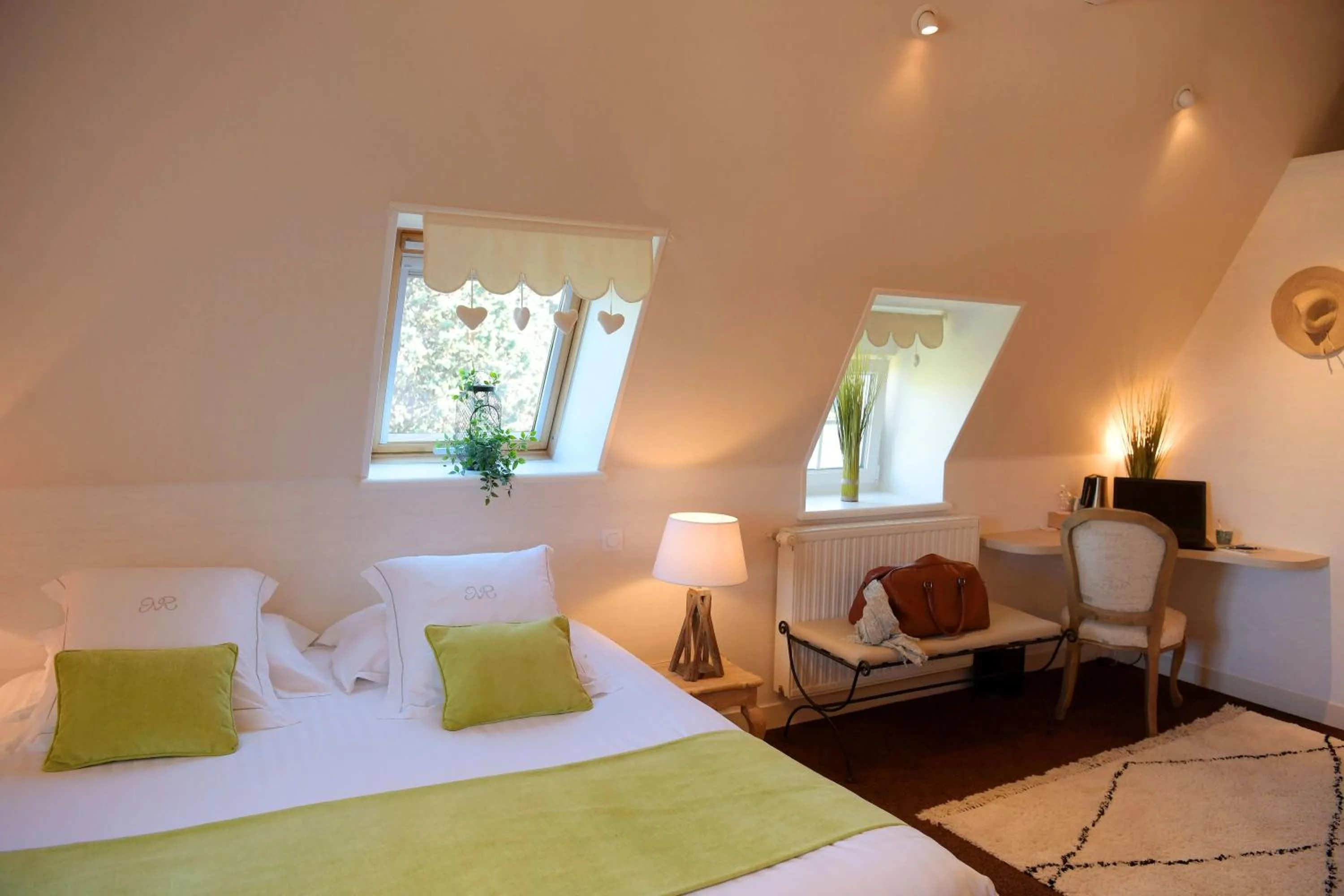 Photo of the whole room, Bed in La Ramade - Teritoria