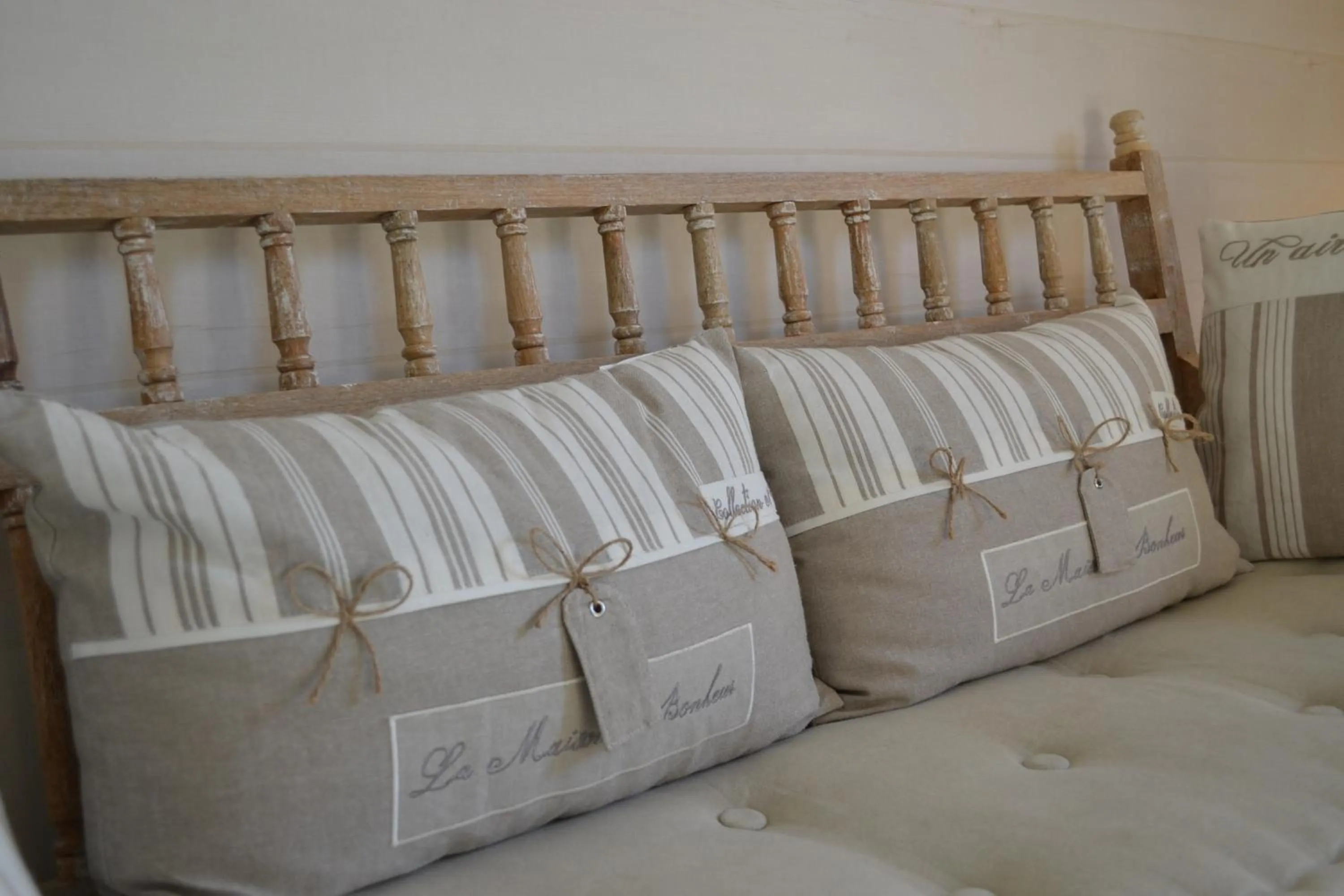 Decorative detail, Bed in La Ramade - Teritoria