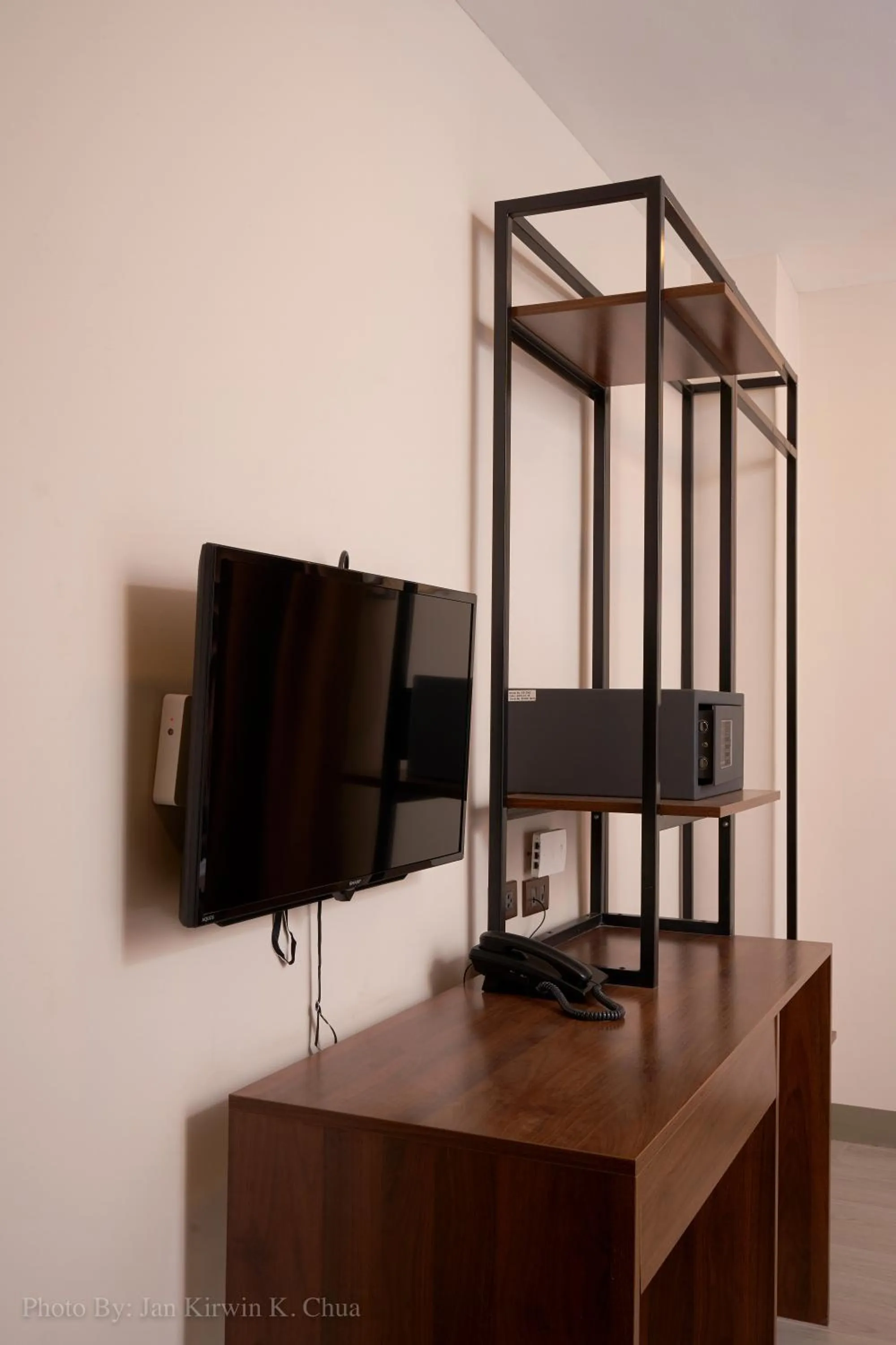 TV and multimedia in Griffin Hotel and Suites