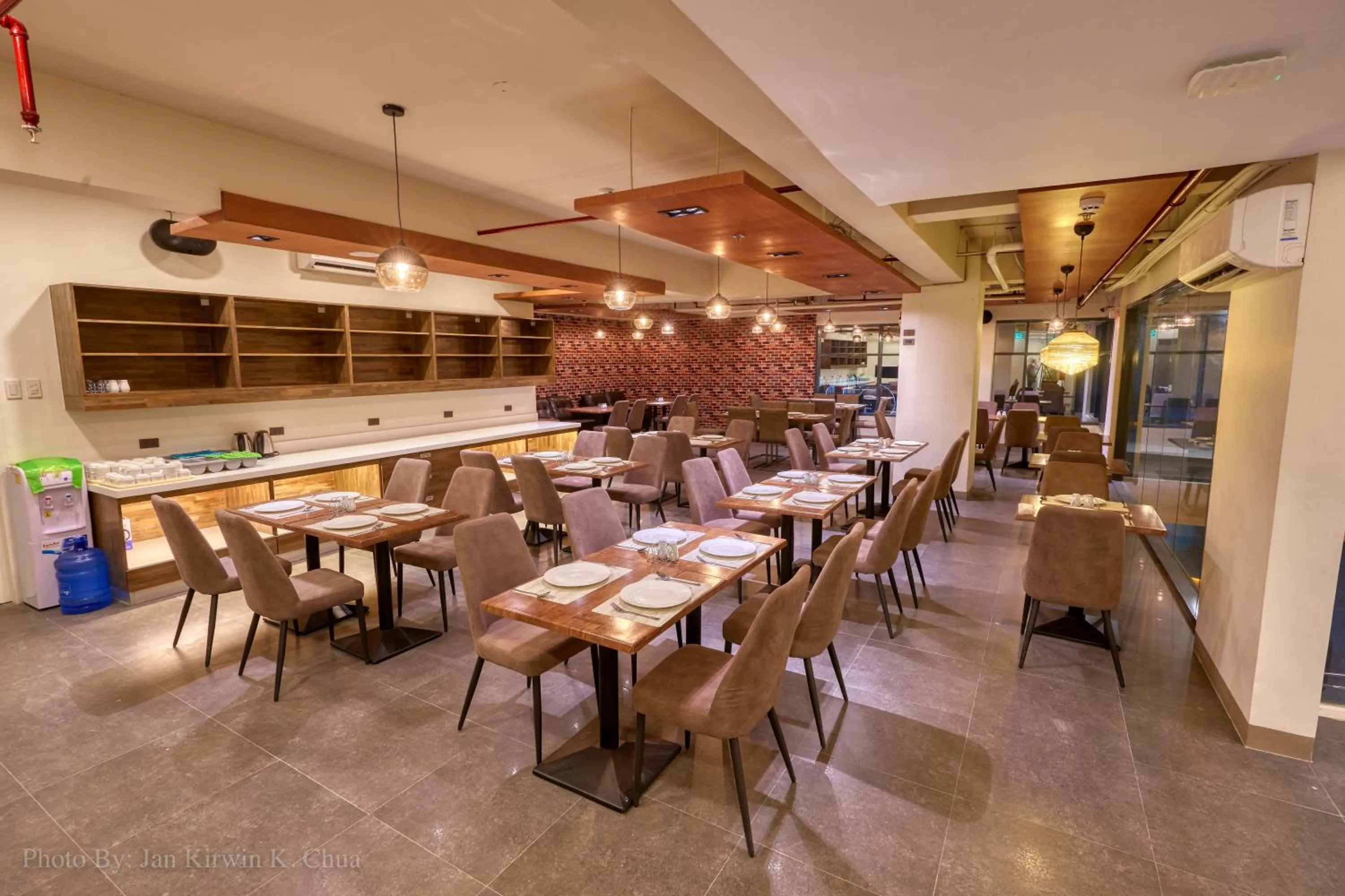 Restaurant/places to eat in Griffin Hotel and Suites