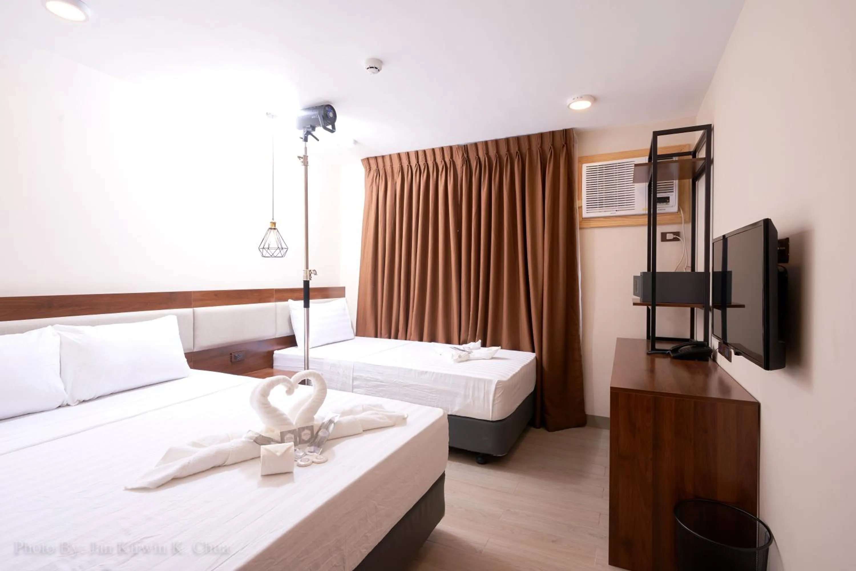 Bed in Griffin Hotel and Suites