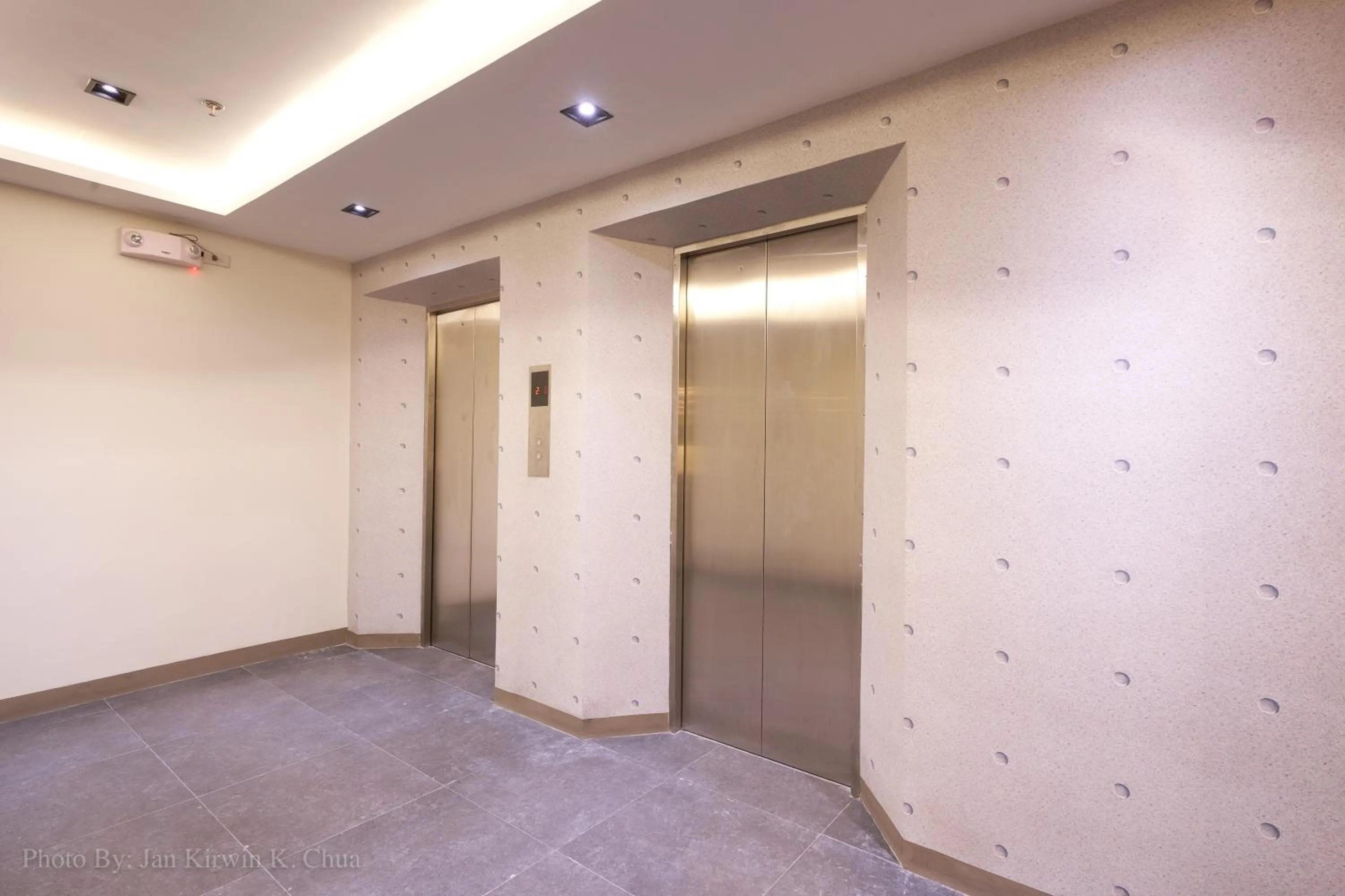 Facade/entrance in Griffin Hotel and Suites